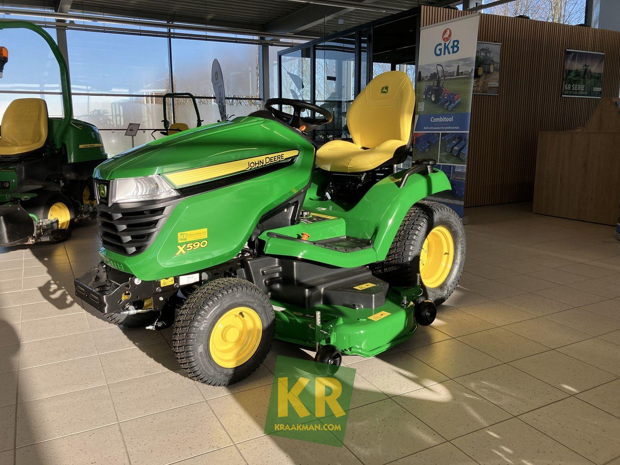 John Deere X590 - Gressklipper: bilde 3 John Deere X590 - Gressklipper: bilde 3