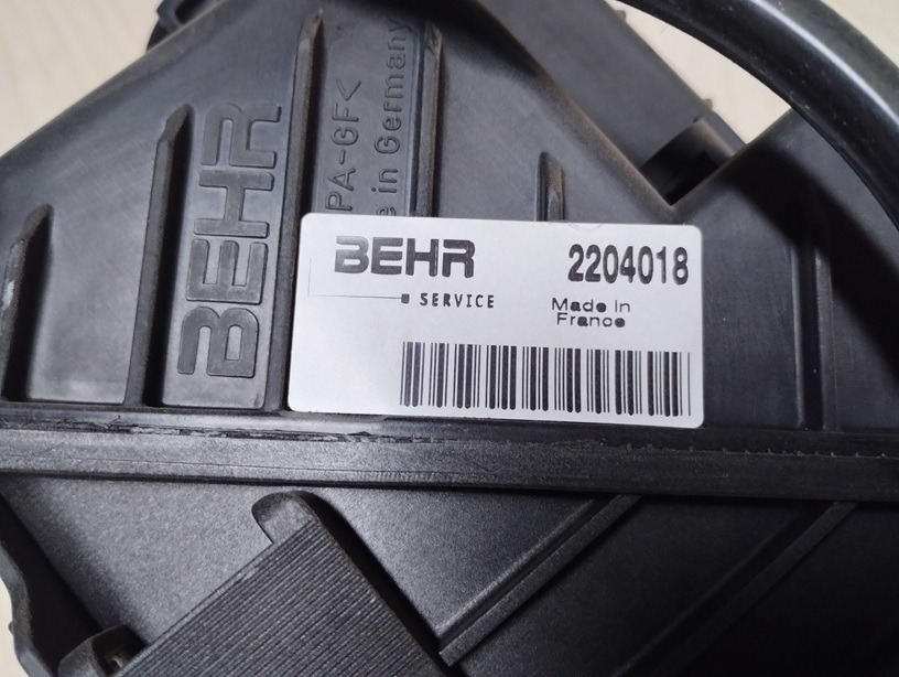 CHŁODNICA WODY MERCEDES SPRINTER 902 903 904 2204018 9015001800 62687 - Radiator for Varebil: bilde 3 CHŁODNICA WODY MERCEDES SPRINTER 902 903 904 2204018 9015001800 62687 - Radiator for Varebil: bilde 3