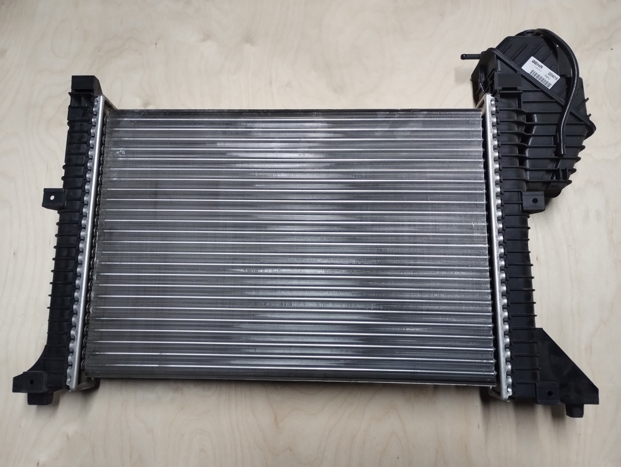 CHŁODNICA WODY MERCEDES SPRINTER 902 903 904 2204018 9015001800 62687 - Radiator for Varebil: bilde 1 CHŁODNICA WODY MERCEDES SPRINTER 902 903 904 2204018 9015001800 62687 - Radiator for Varebil: bilde 1