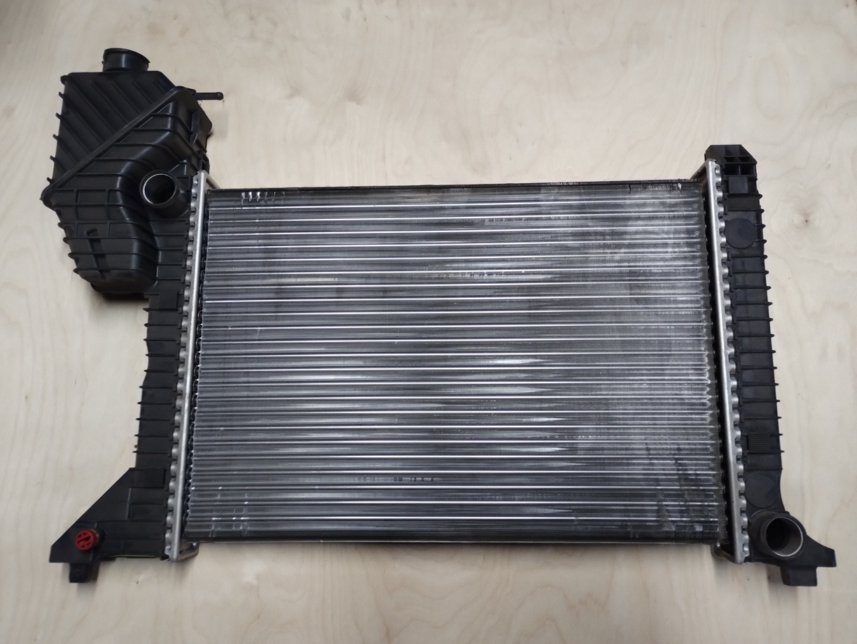 CHŁODNICA WODY MERCEDES SPRINTER 902 903 904 2204018 9015001800 62687 - Radiator for Varebil: bilde 2 CHŁODNICA WODY MERCEDES SPRINTER 902 903 904 2204018 9015001800 62687 - Radiator for Varebil: bilde 2