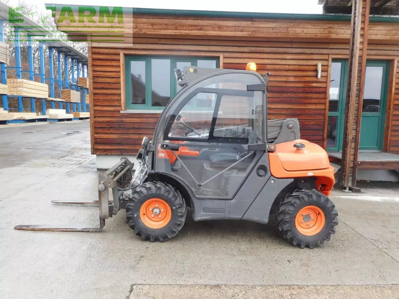 Ausa t 144 h x 4 ( 4m 1,4t ) - Teleskoplastere: bilde 1 Ausa t 144 h x 4 ( 4m 1,4t ) - Teleskoplastere: bilde 1