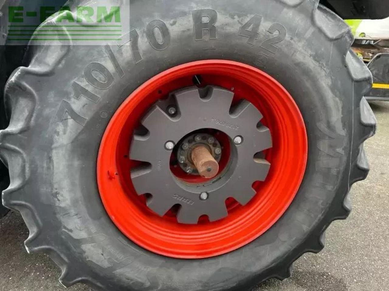 CLAAS axion 870 - Traktor: bilde 2 CLAAS axion 870 - Traktor: bilde 2