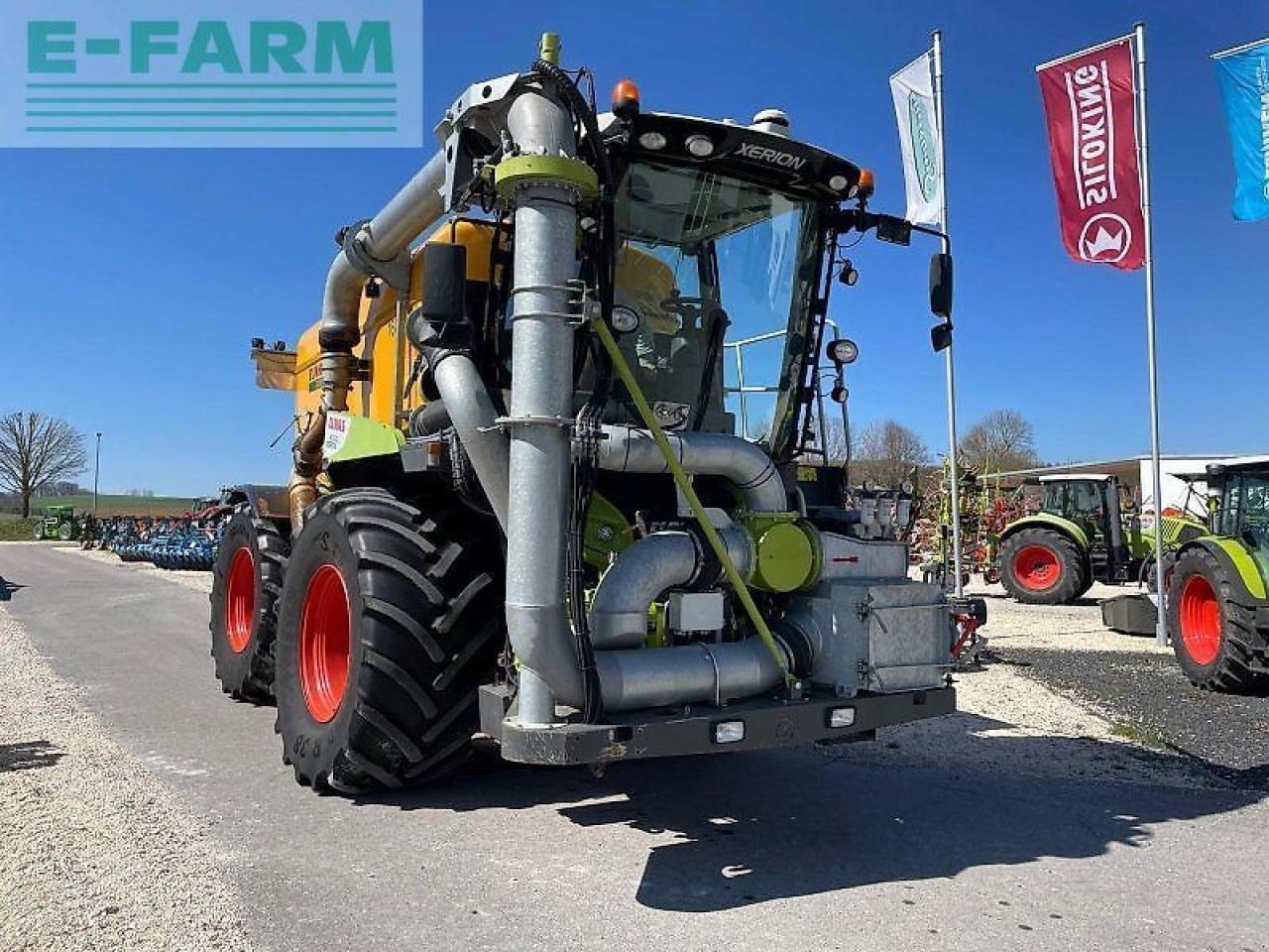 CLAAS xerion 4000 saddle trac zunhammer 16m³ SADDLE TRAC - Traktor: bilde 1 CLAAS xerion 4000 saddle trac zunhammer 16m³ SADDLE TRAC - Traktor: bilde 1