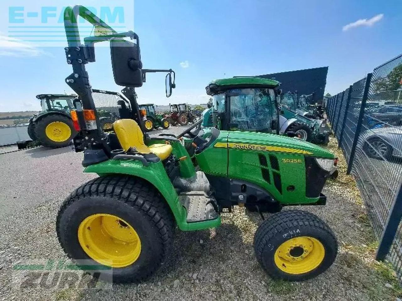 John Deere 3025e - Traktor: bilde 1 John Deere 3025e - Traktor: bilde 1