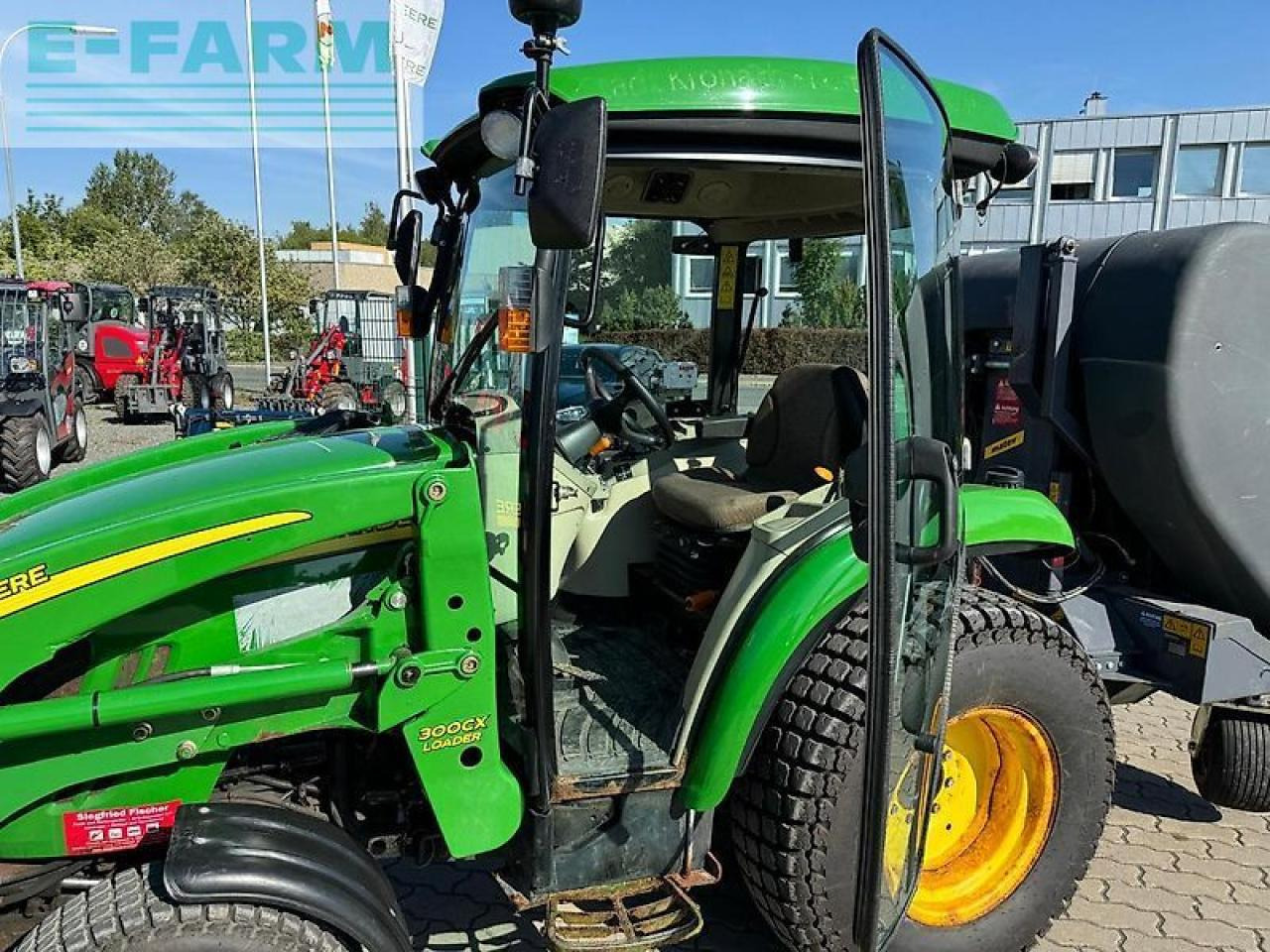 John Deere 3720 - Traktor: bilde 5 John Deere 3720 - Traktor: bilde 5