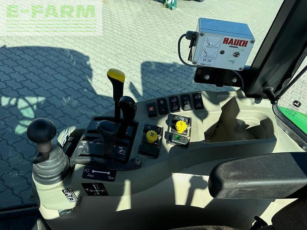 Traktor John Deere 3720: bilde 10