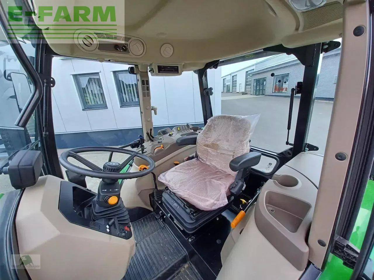 Traktor John Deere 5058e: bilde 8