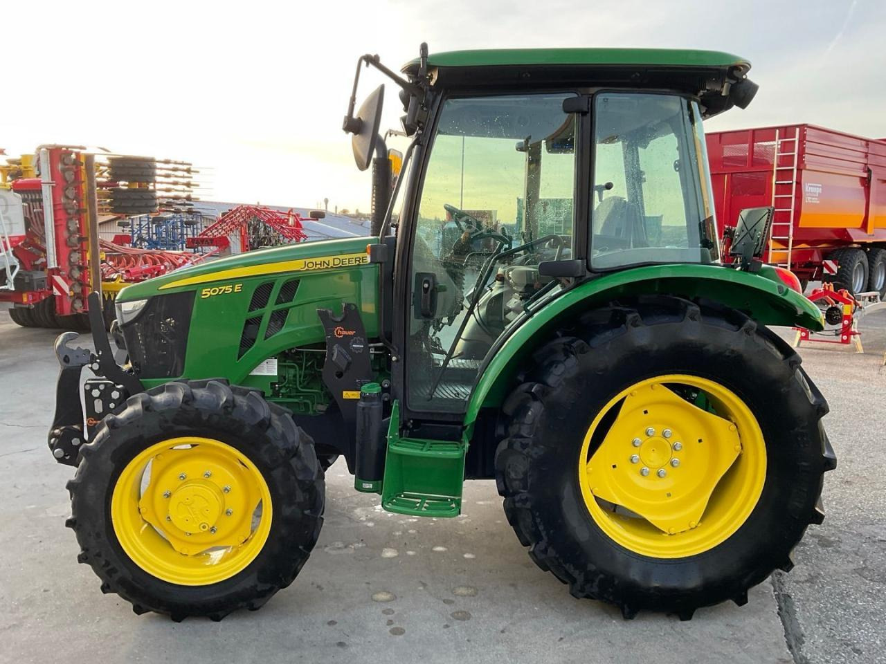 John Deere 5075E - Traktor: bilde 2 John Deere 5075E - Traktor: bilde 2