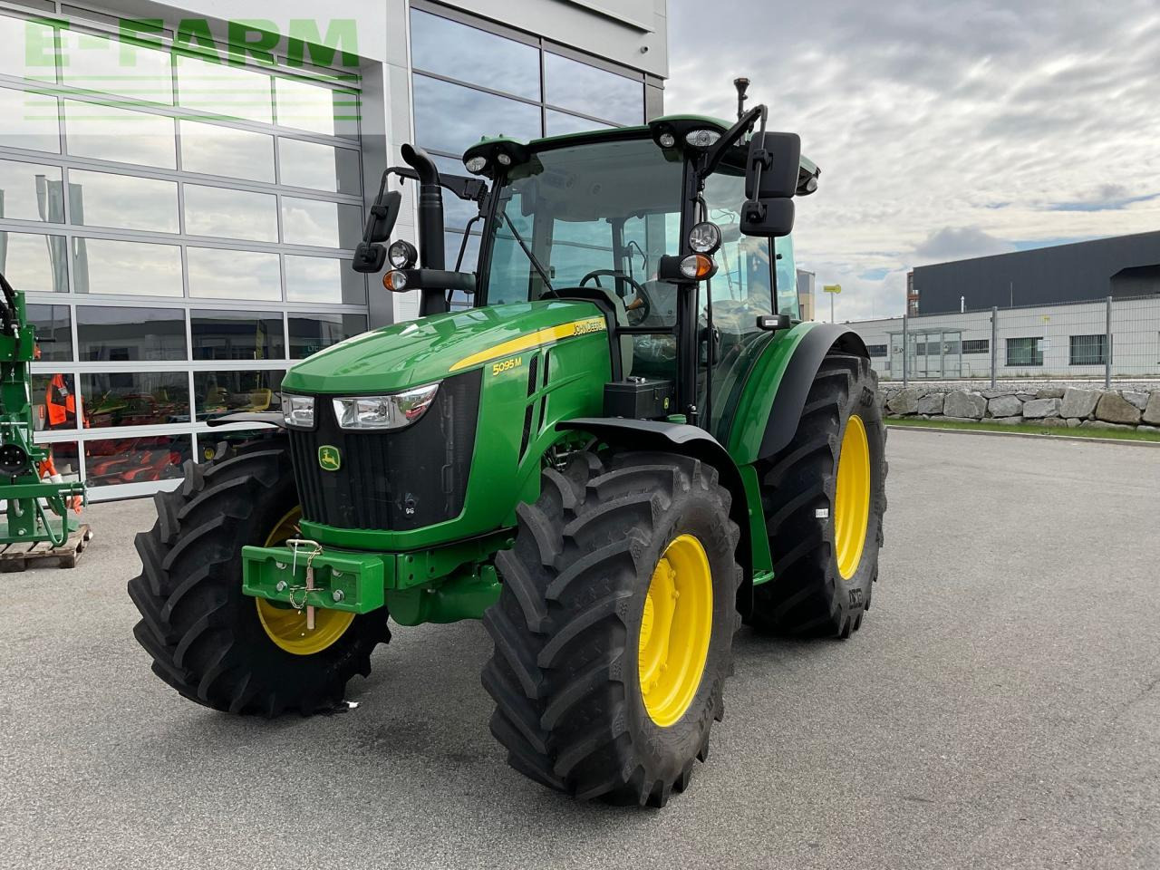 John Deere 5095M - Traktor: bilde 1 John Deere 5095M - Traktor: bilde 1