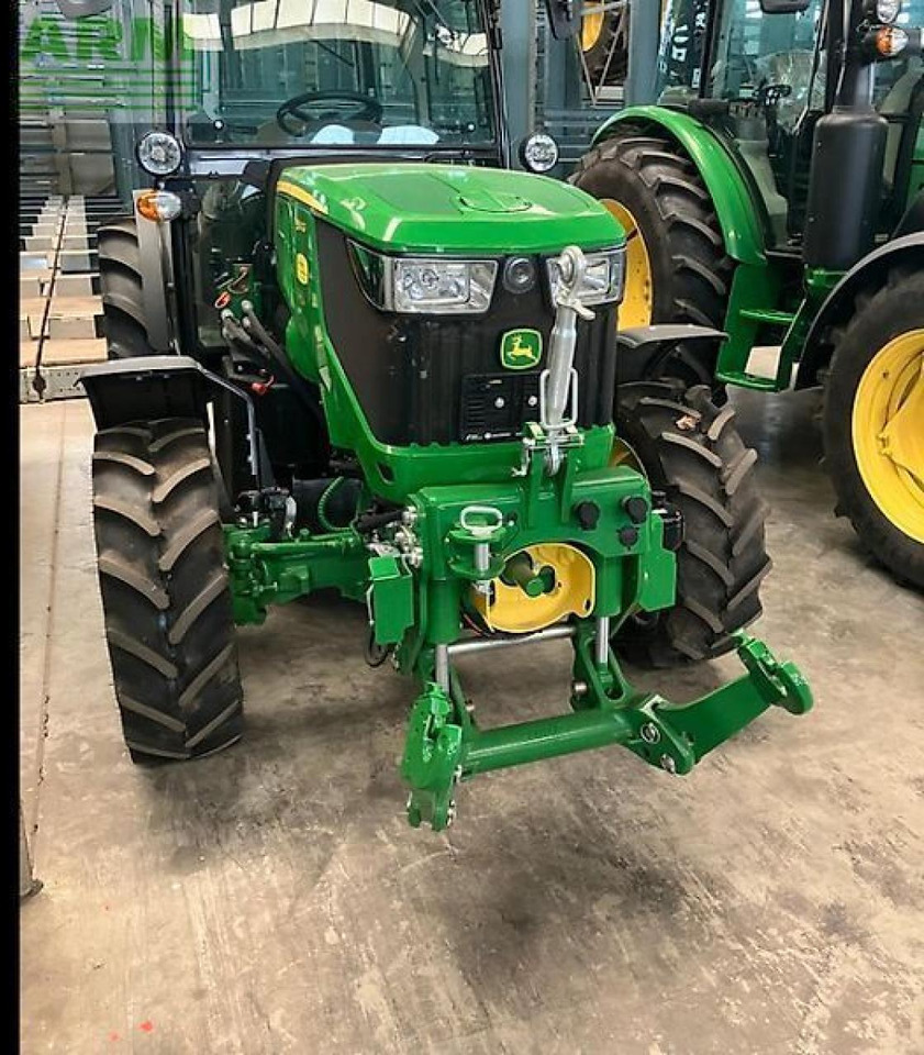 John Deere 5115gf - Traktor: bilde 1 John Deere 5115gf - Traktor: bilde 1
