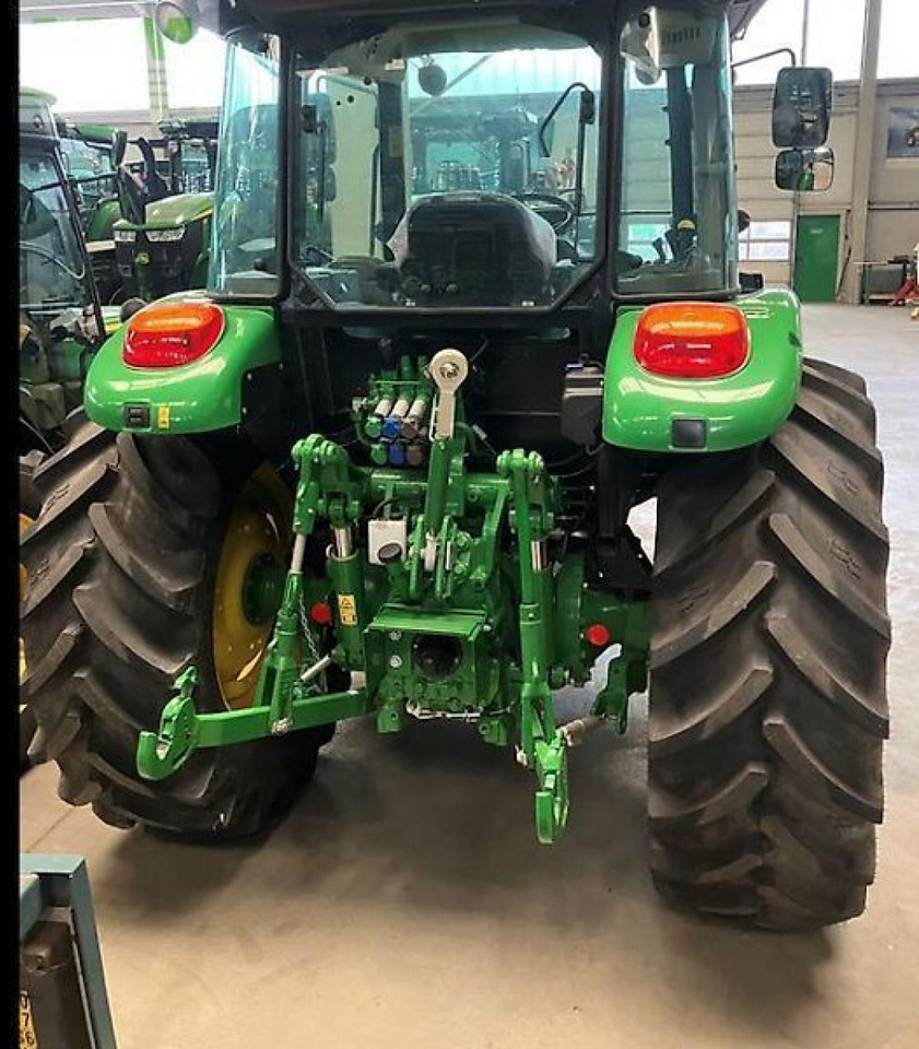 John Deere 5115m - Traktor: bilde 4 John Deere 5115m - Traktor: bilde 4
