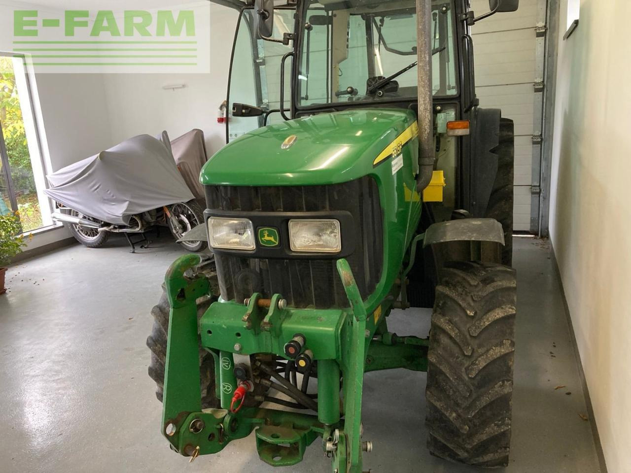 John Deere 5515F - Traktor: bilde 1 John Deere 5515F - Traktor: bilde 1