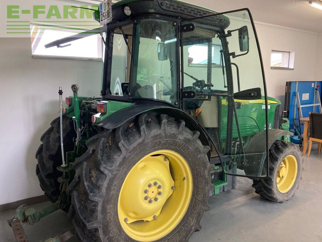 John Deere 5515F - Traktor: bilde 4 John Deere 5515F - Traktor: bilde 4