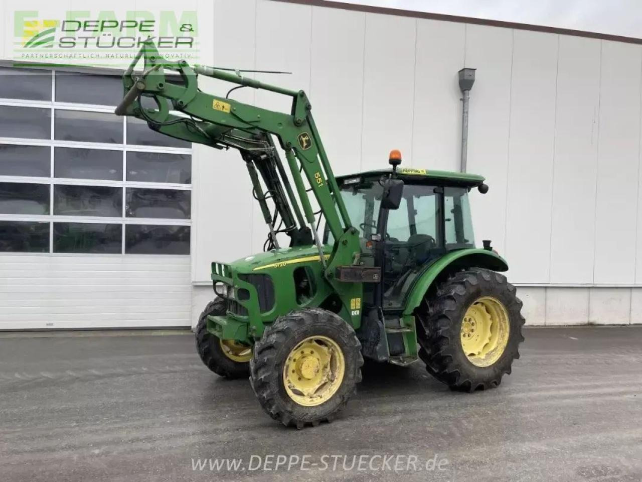 John Deere 5720 - Traktor: bilde 1 John Deere 5720 - Traktor: bilde 1