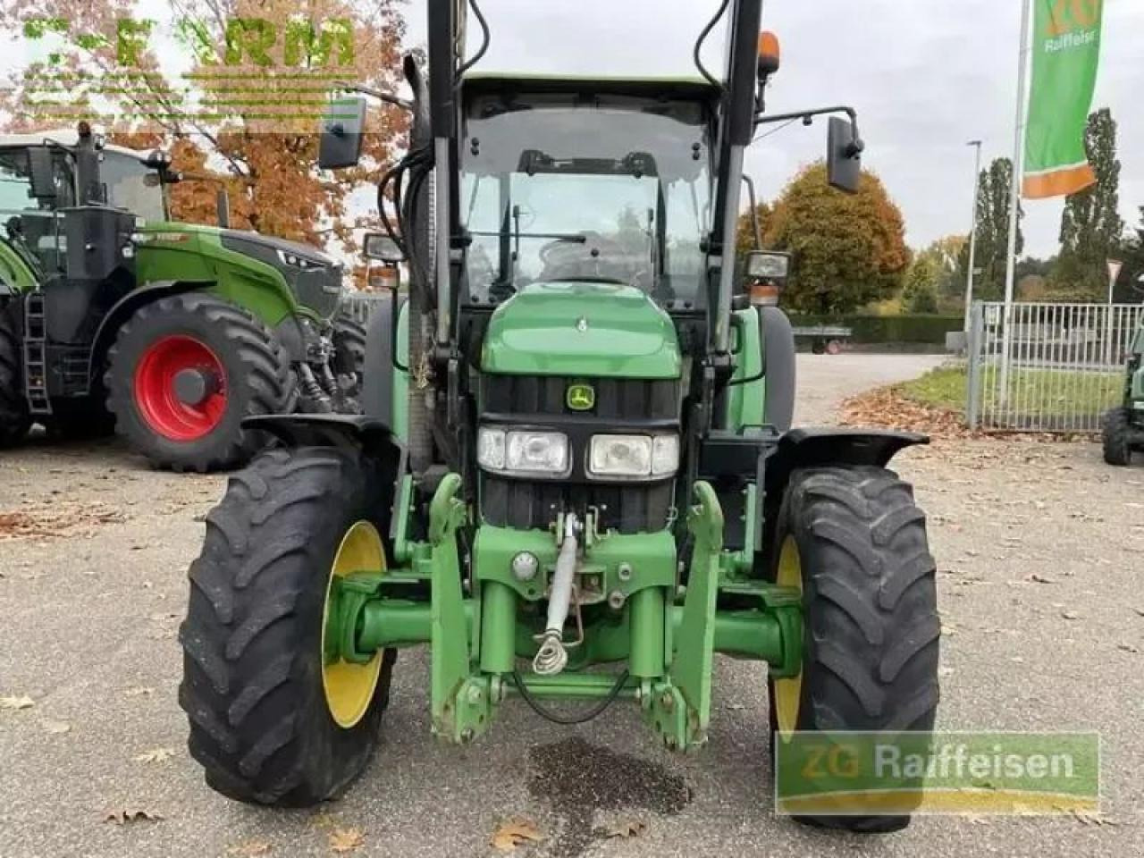 John Deere 5820 - Traktor: bilde 1 John Deere 5820 - Traktor: bilde 1