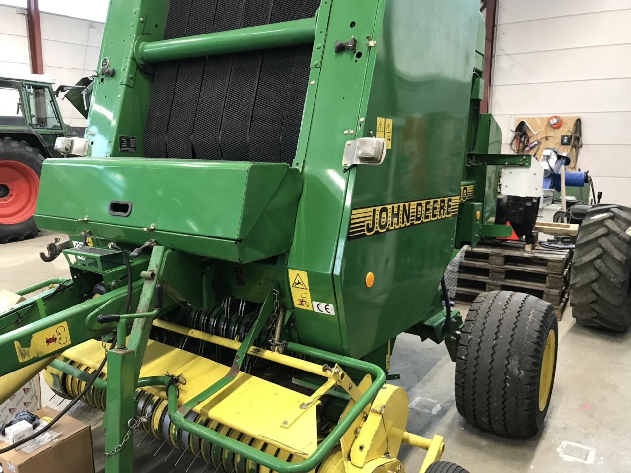 John Deere 590 - Firkantpresse: bilde 1 John Deere 590 - Firkantpresse: bilde 1