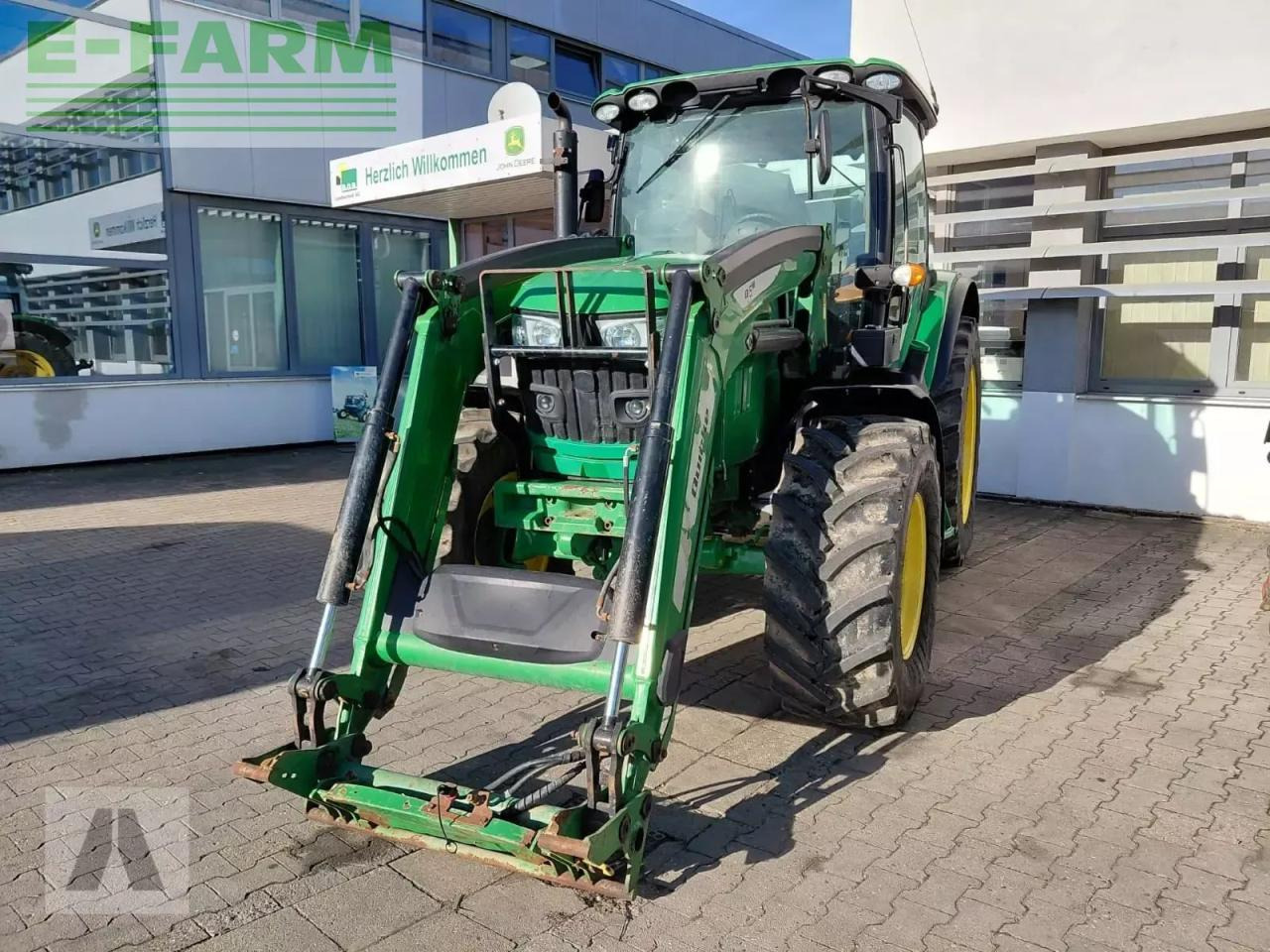 John Deere 6110r 6110 r autoquad - Traktor: bilde 1 John Deere 6110r 6110 r autoquad - Traktor: bilde 1