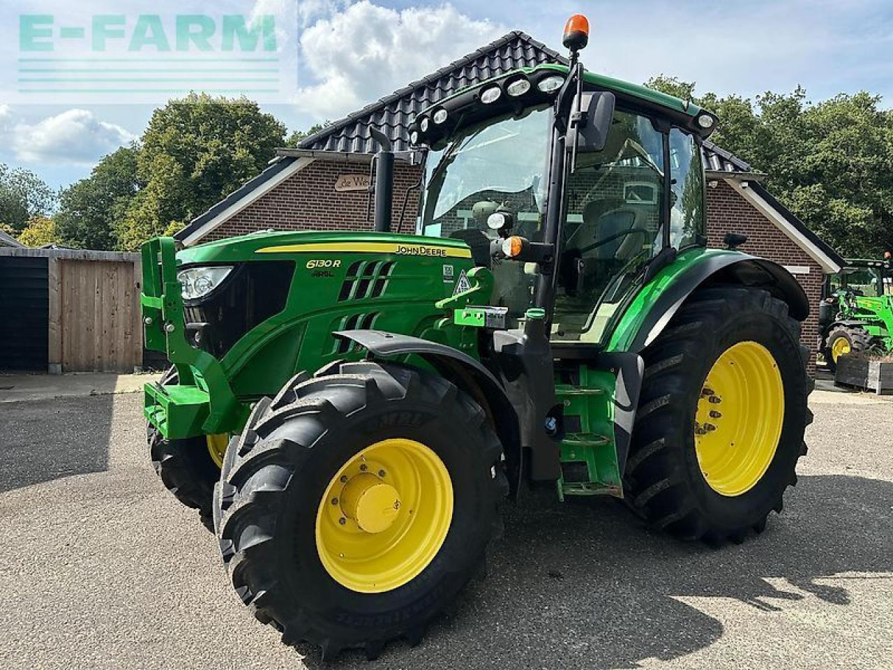 John Deere 6130r auto quad 50-km/h - Traktor: bilde 1 John Deere 6130r auto quad 50-km/h - Traktor: bilde 1