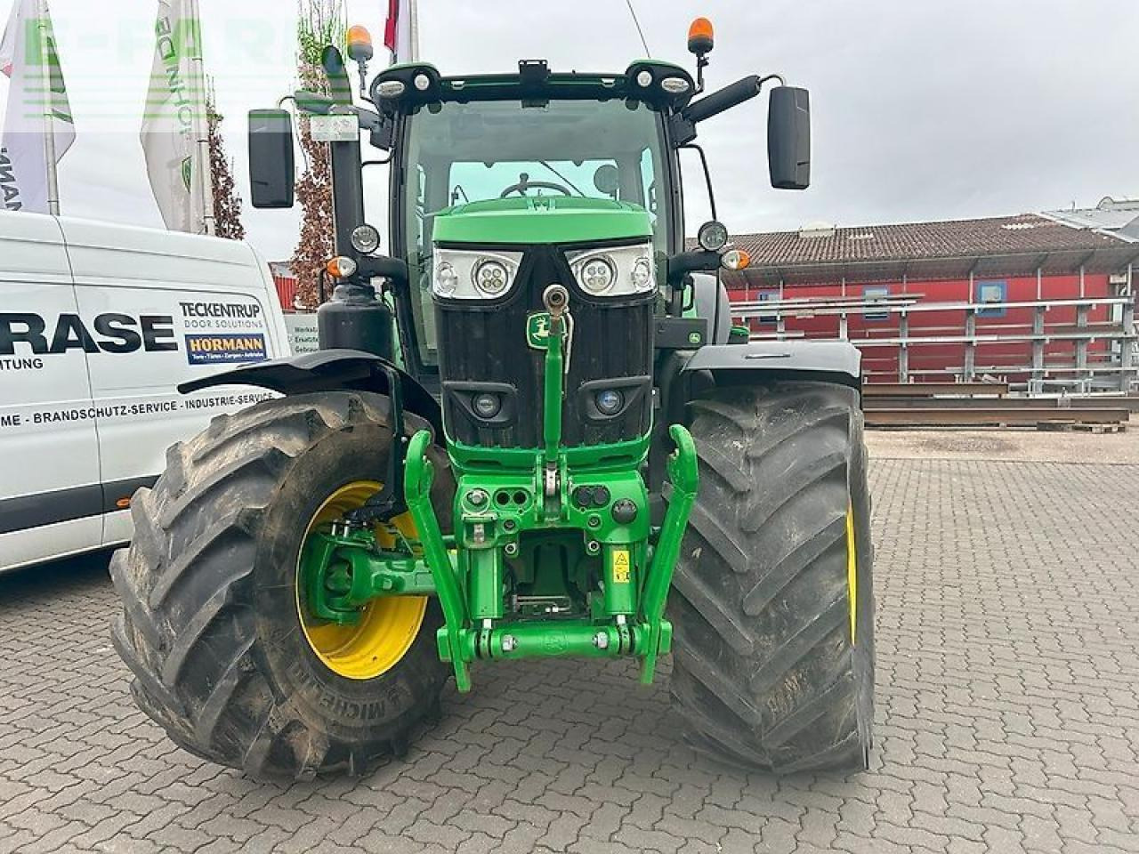 John Deere 6215r - Traktor: bilde 2 John Deere 6215r - Traktor: bilde 2