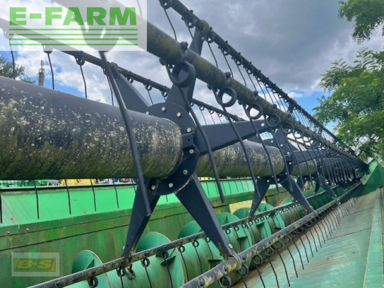 John Deere 635r inkl. rapsvorsatz und wagen - Skjærebord: bilde 4 John Deere 635r inkl. rapsvorsatz und wagen - Skjærebord: bilde 4