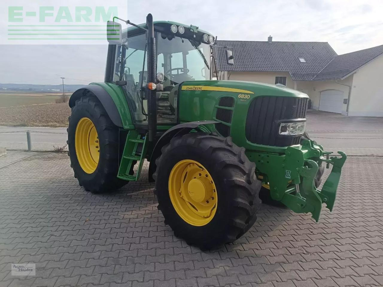 John Deere 6830 premium - Traktor: bilde 1 John Deere 6830 premium - Traktor: bilde 1