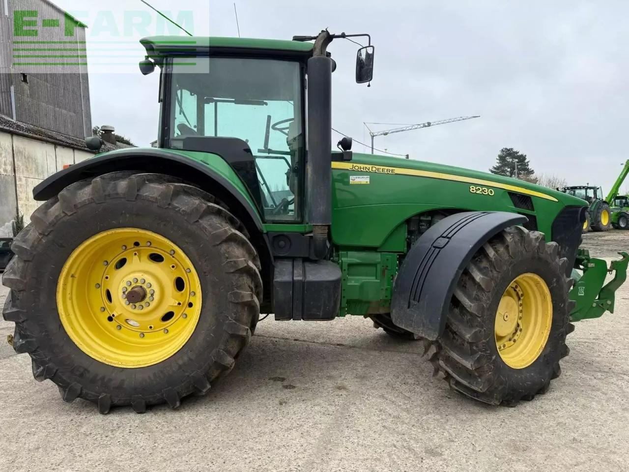 John Deere 8230 - Traktor: bilde 1 John Deere 8230 - Traktor: bilde 1