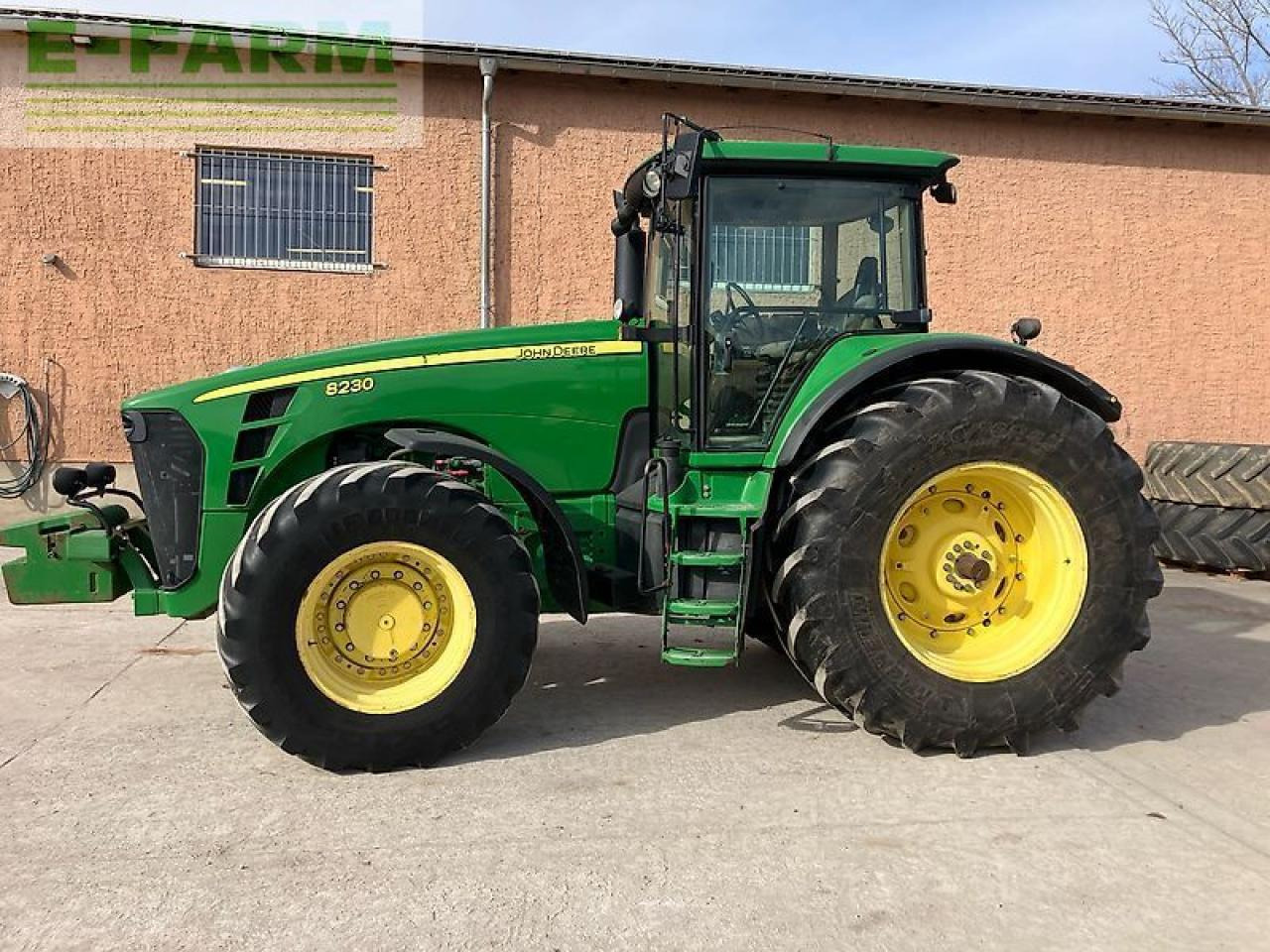 John Deere 8230 ils, powr shift - Traktor: bilde 2 John Deere 8230 ils, powr shift - Traktor: bilde 2