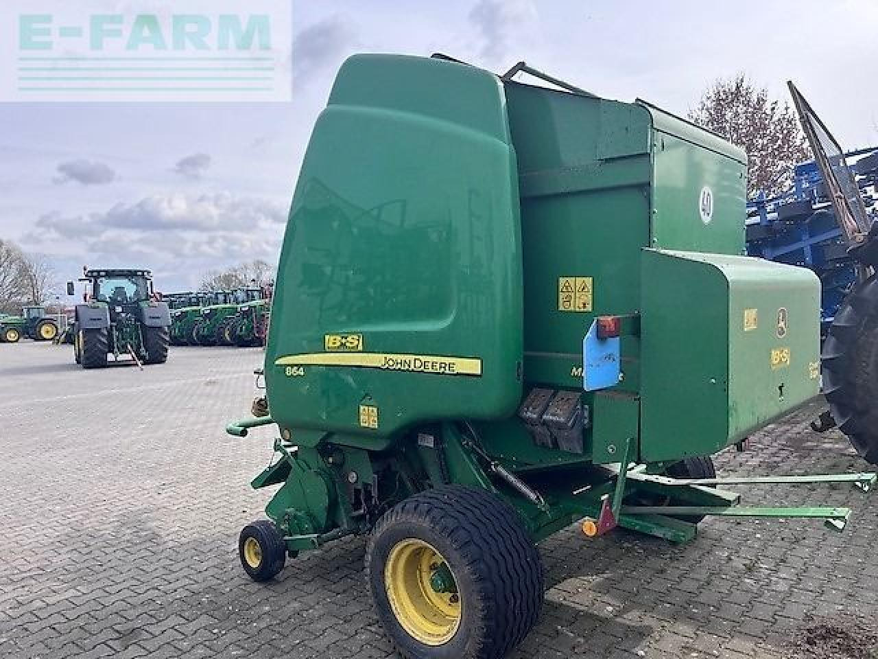 John Deere 864 - Firkantpresse: bilde 2 John Deere 864 - Firkantpresse: bilde 2