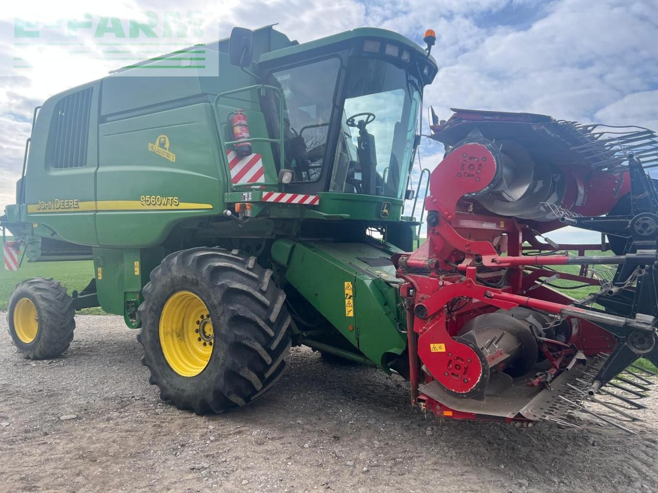 John Deere 9560 - Skurtresker: bilde 1 John Deere 9560 - Skurtresker: bilde 1