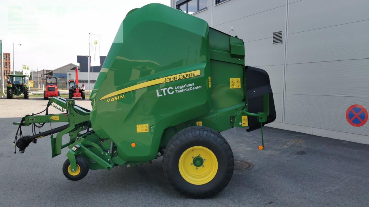 John Deere V 451 M HC25 - Firkantpresse: bilde 2 John Deere V 451 M HC25 - Firkantpresse: bilde 2