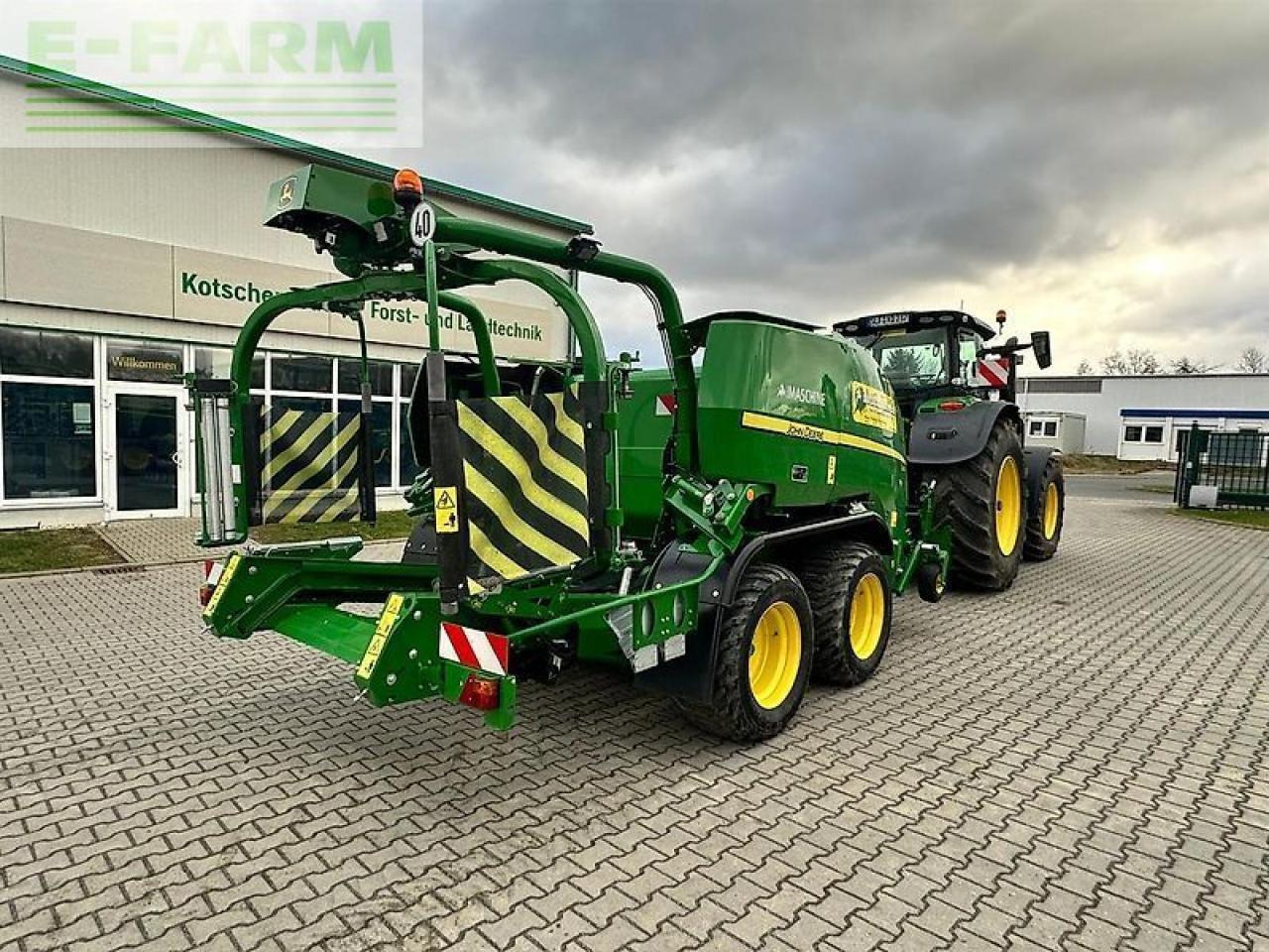 John Deere c441r - Firkantpresse: bilde 2 John Deere c441r - Firkantpresse: bilde 2