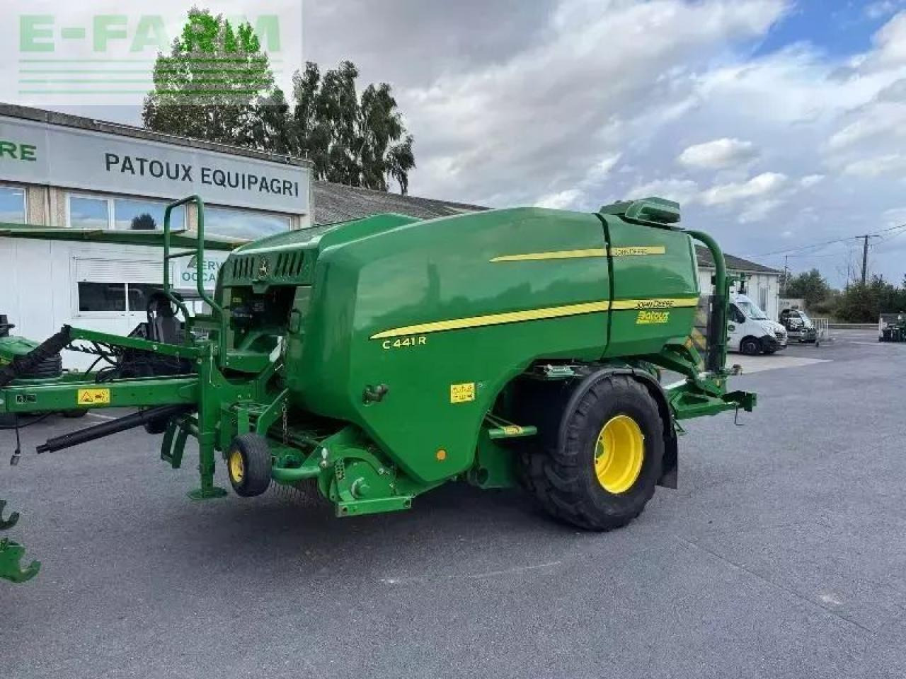 John Deere c441r - Firkantpresse: bilde 1 John Deere c441r - Firkantpresse: bilde 1