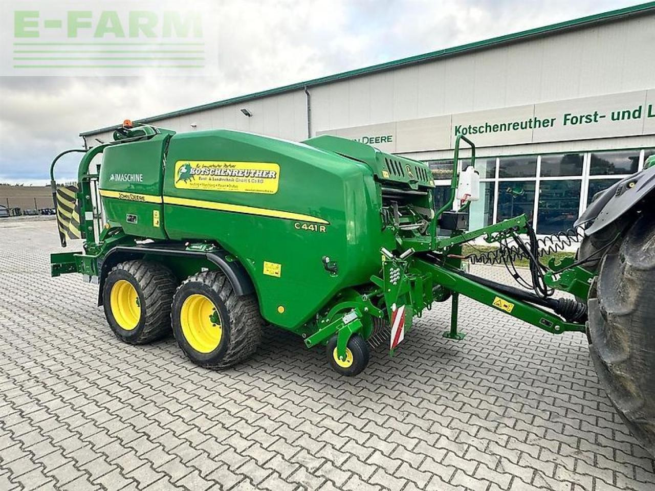 John Deere c441r - Firkantpresse: bilde 1 John Deere c441r - Firkantpresse: bilde 1