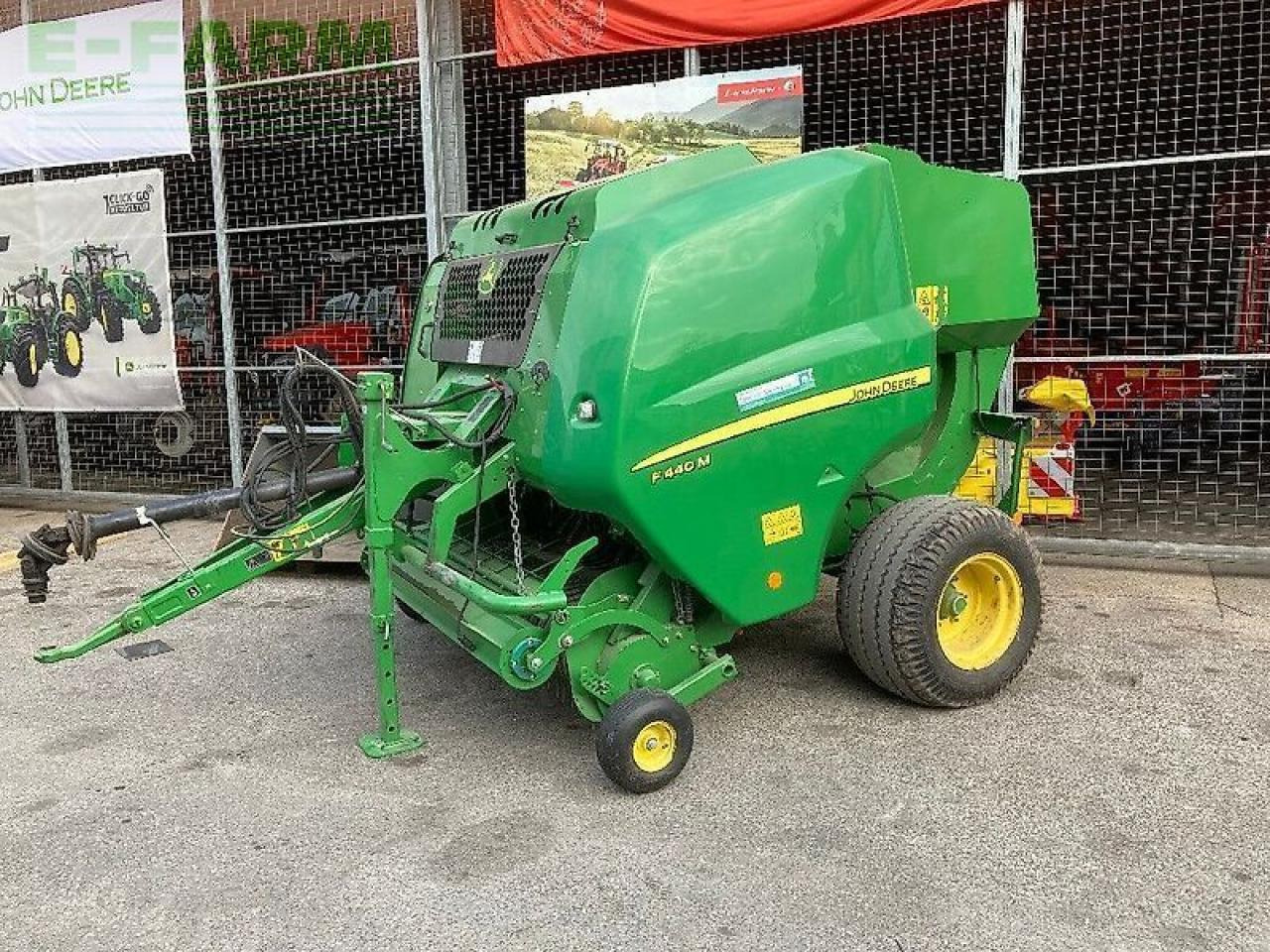John Deere f440m - Firkantpresse: bilde 1 John Deere f440m - Firkantpresse: bilde 1