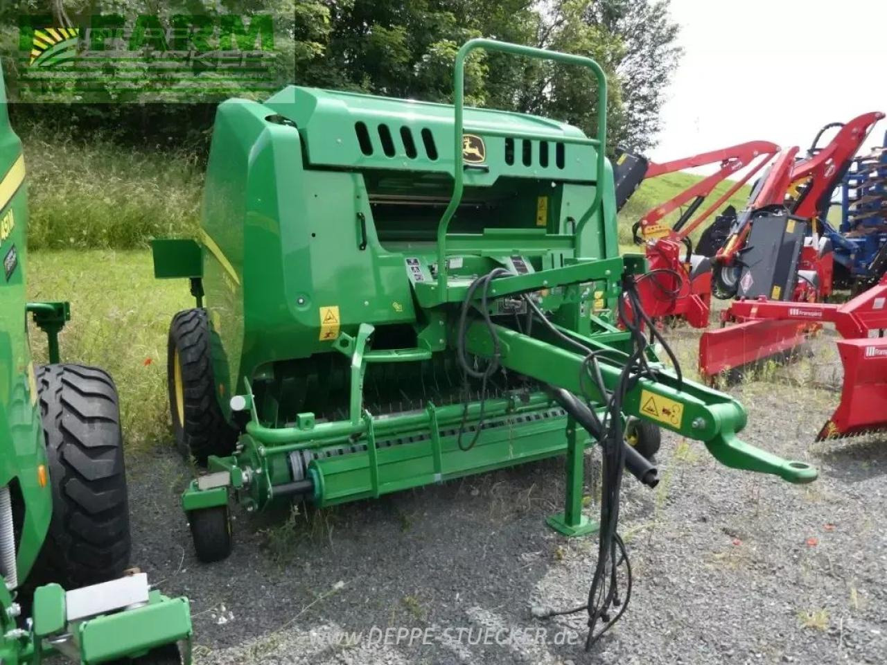 John Deere f441 m - Firkantpresse: bilde 1 John Deere f441 m - Firkantpresse: bilde 1