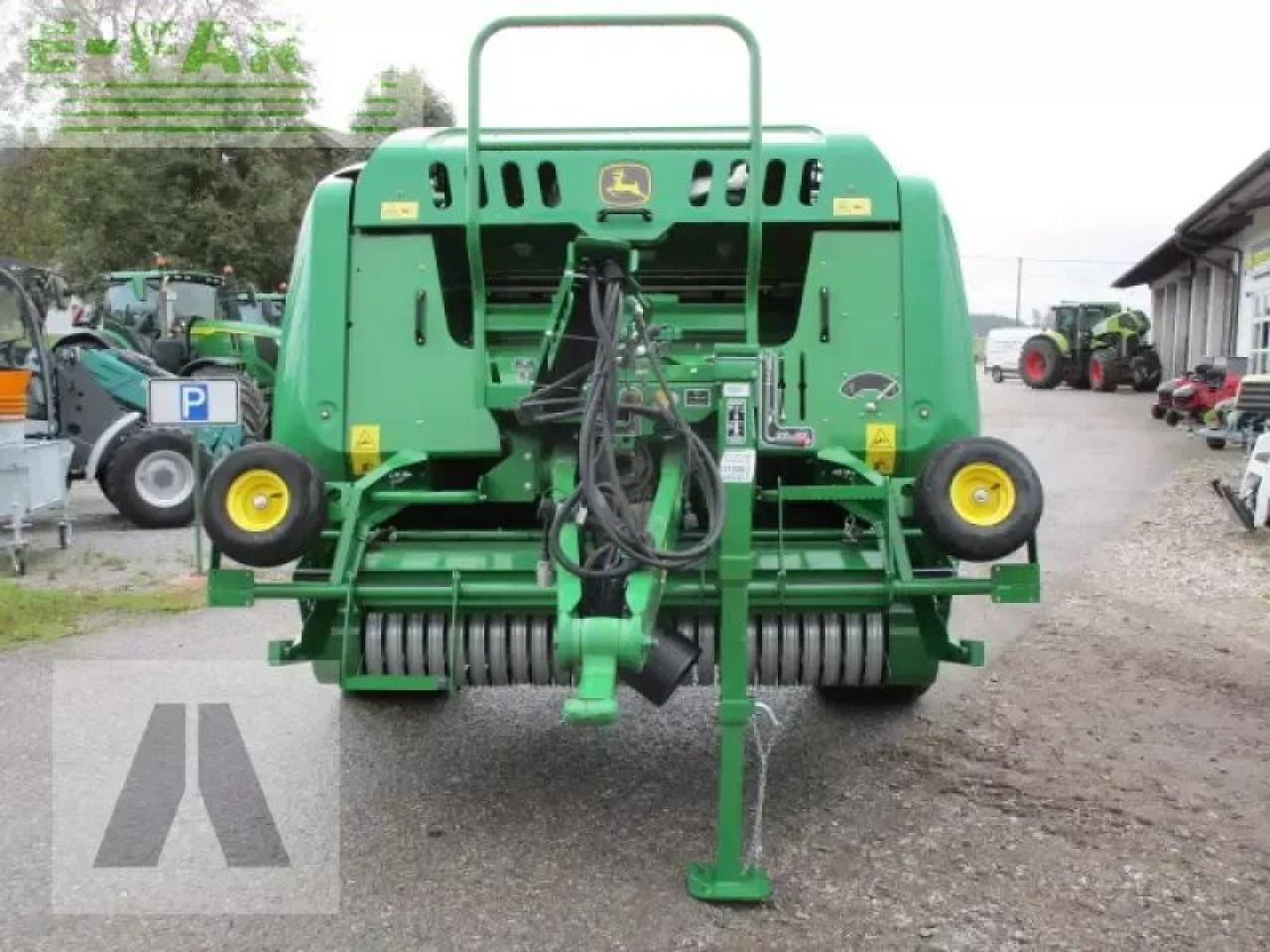 John Deere f441m - Firkantpresse: bilde 2 John Deere f441m - Firkantpresse: bilde 2