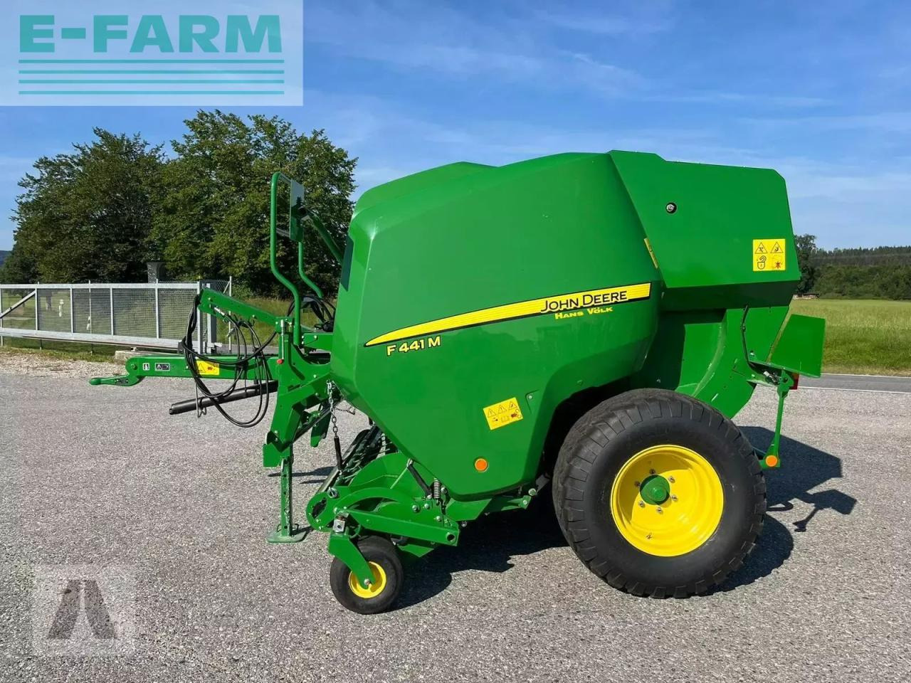 John Deere f441m - Firkantpresse: bilde 3 John Deere f441m - Firkantpresse: bilde 3