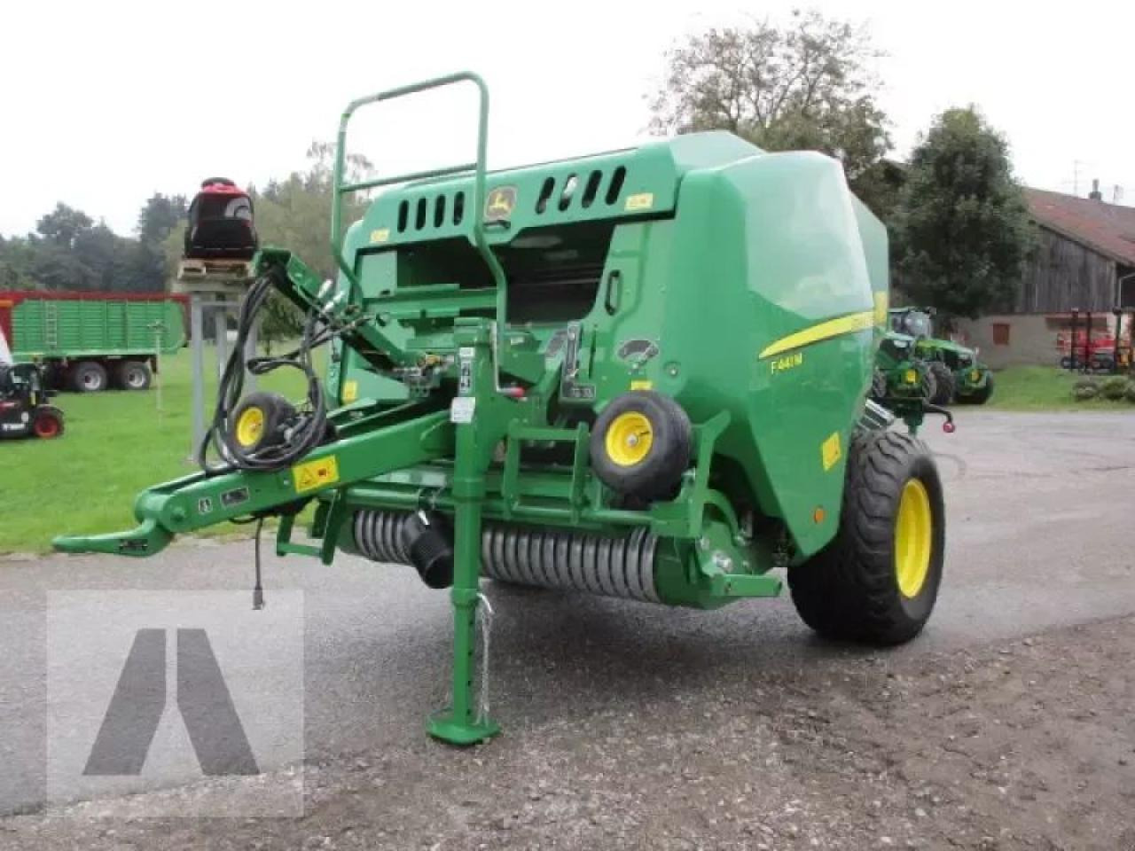 John Deere f441m - Firkantpresse: bilde 1 John Deere f441m - Firkantpresse: bilde 1