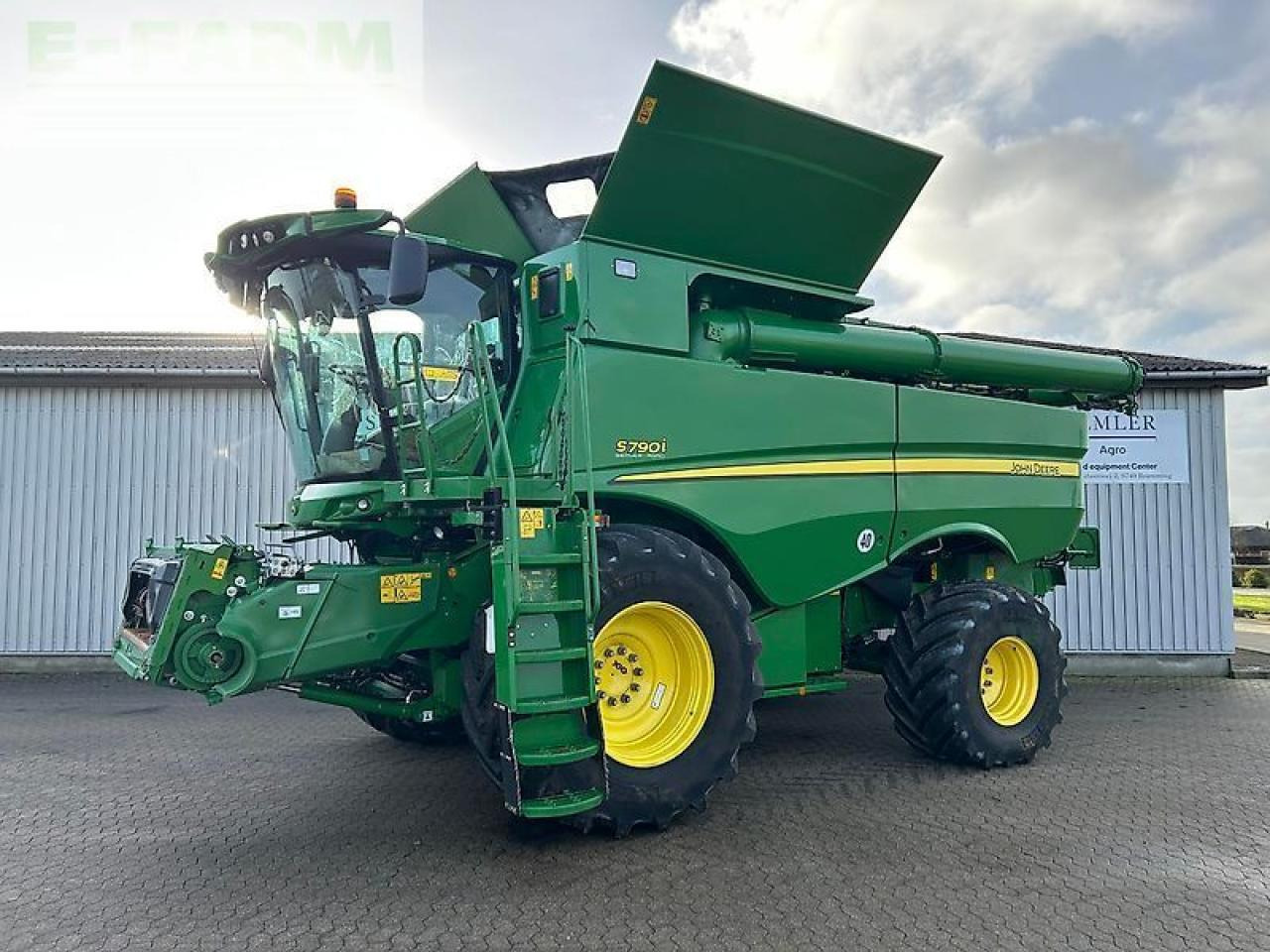 John Deere s785 - Skurtresker: bilde 1 John Deere s785 - Skurtresker: bilde 1