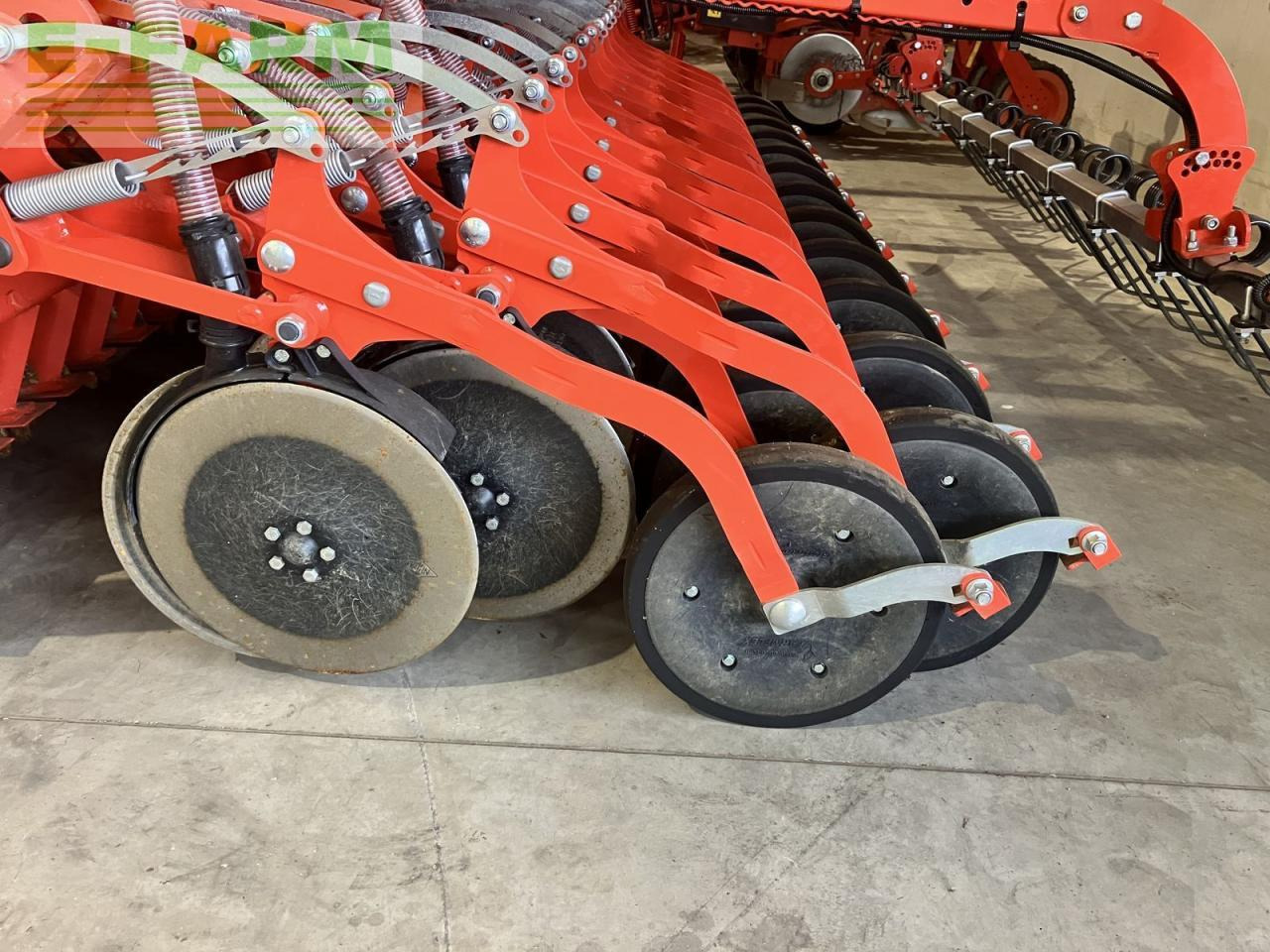 Kuhn venta 330 isobus - doppelscheibenschar - Såmaskin: bilde 4 Kuhn venta 330 isobus - doppelscheibenschar - Såmaskin: bilde 4