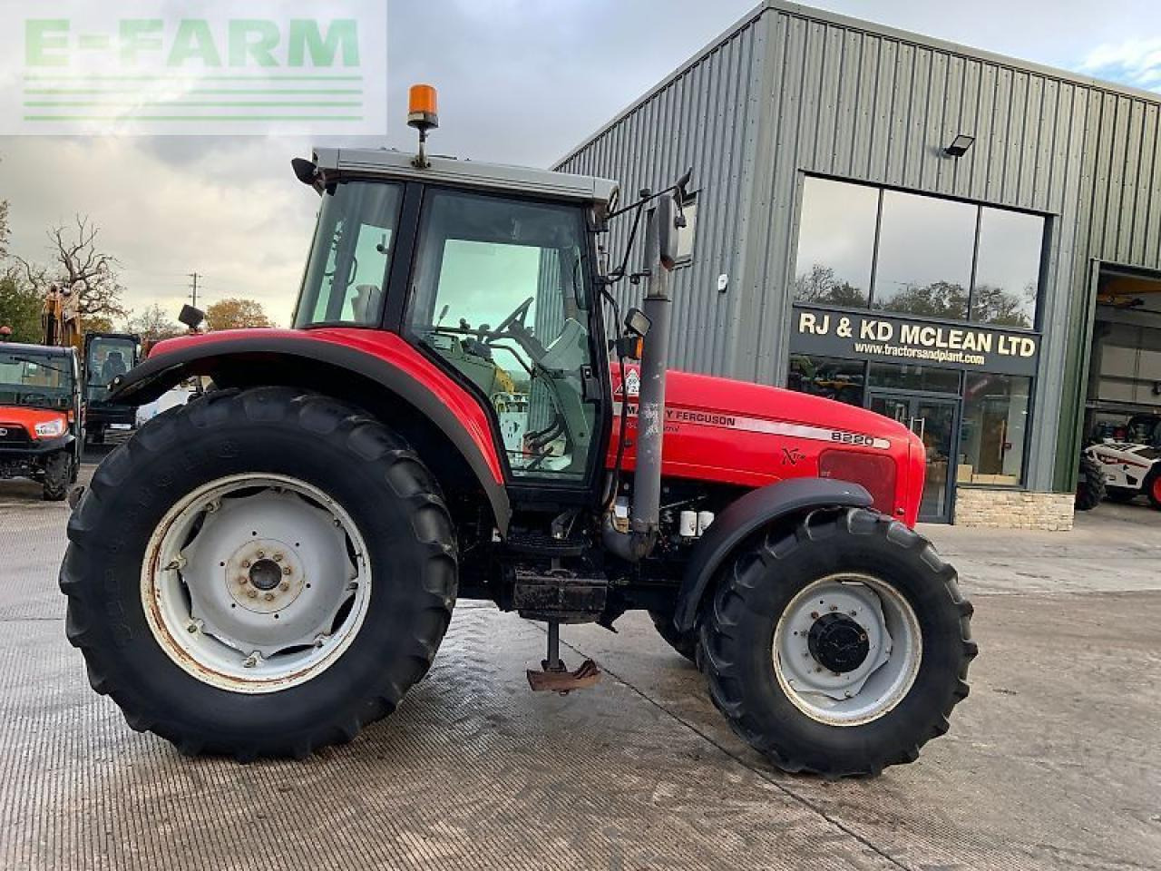Massey Ferguson 8220 xtra power control tractor (st24304) Xtra - Traktor: bilde 1 Massey Ferguson 8220 xtra power control tractor (st24304) Xtra - Traktor: bilde 1