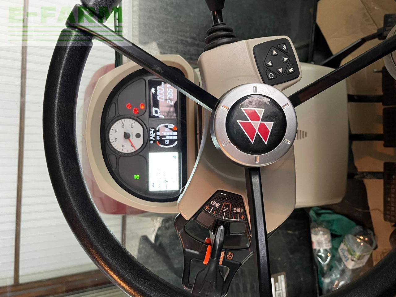 Massey Ferguson 8740S Dyna-VT - Traktor: bilde 5 Massey Ferguson 8740S Dyna-VT - Traktor: bilde 5