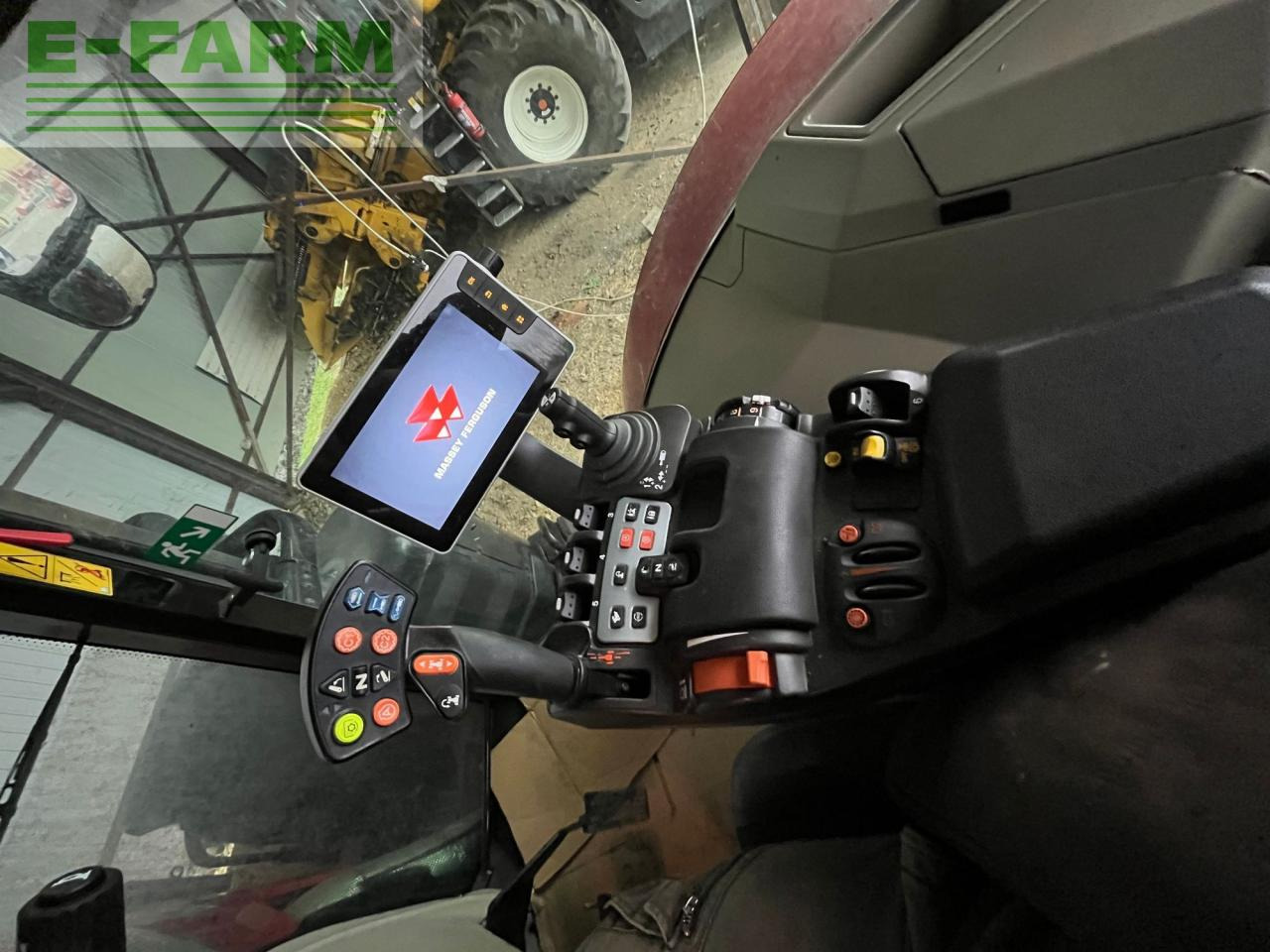 Massey Ferguson 8740S Dyna-VT - Traktor: bilde 3 Massey Ferguson 8740S Dyna-VT - Traktor: bilde 3