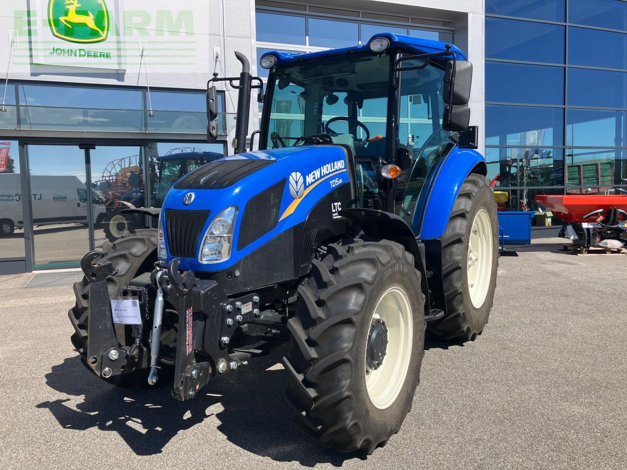 New Holland TD5.85 - Traktor: bilde 1 New Holland TD5.85 - Traktor: bilde 1