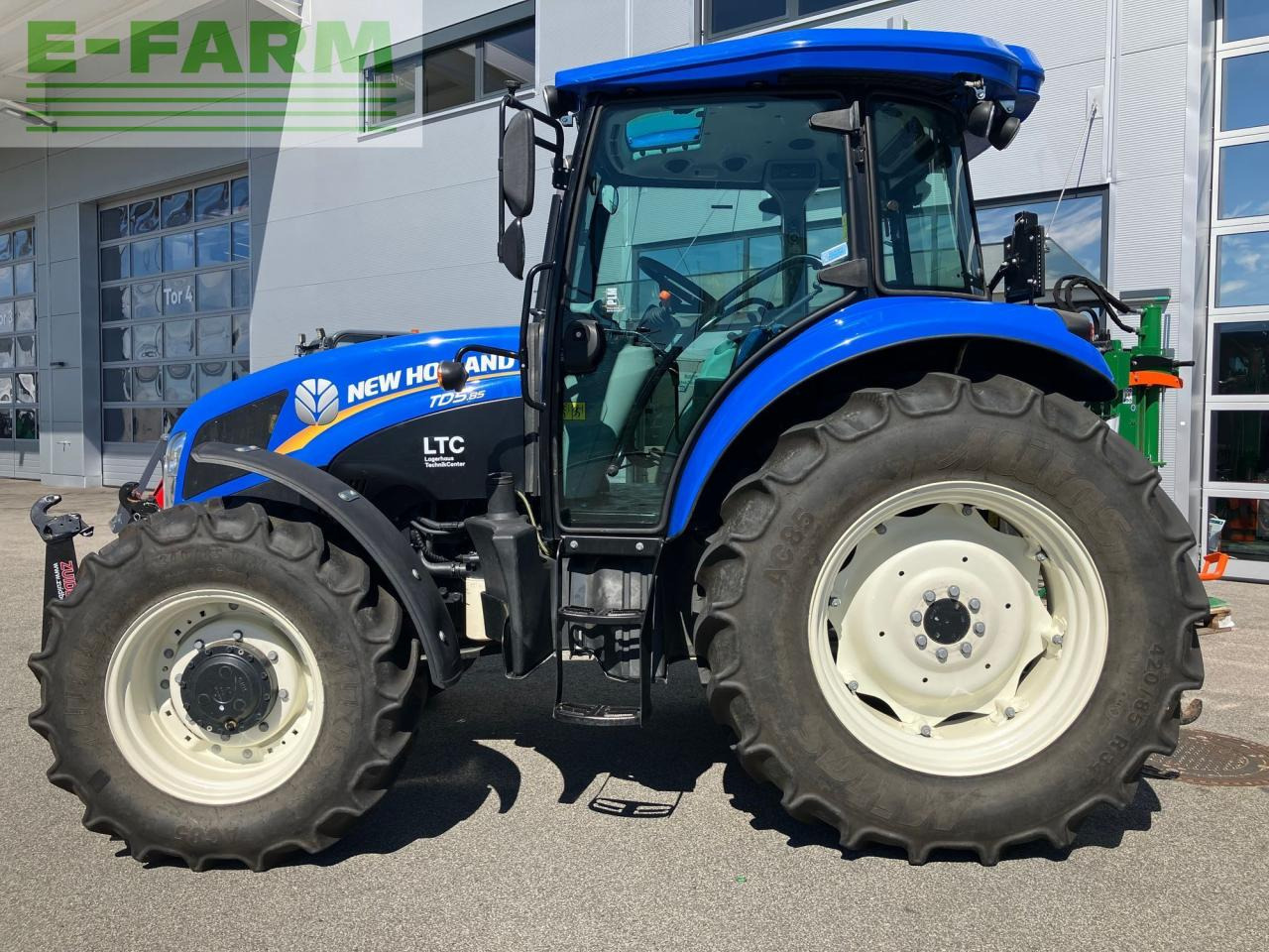New Holland TD5.85 - Traktor: bilde 2 New Holland TD5.85 - Traktor: bilde 2