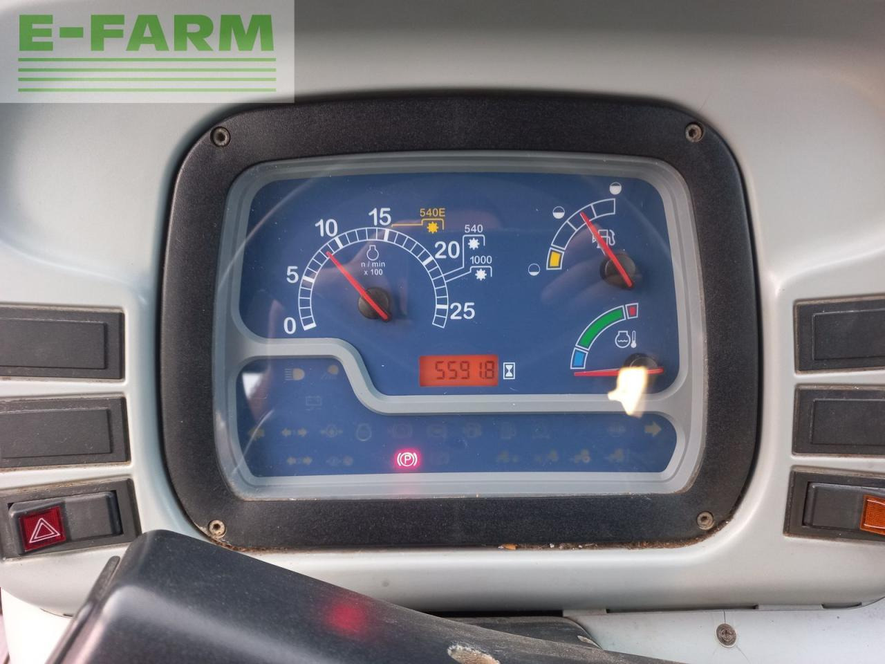 New Holland t4020 deluxe Deluxe - Traktor: bilde 5 New Holland t4020 deluxe Deluxe - Traktor: bilde 5