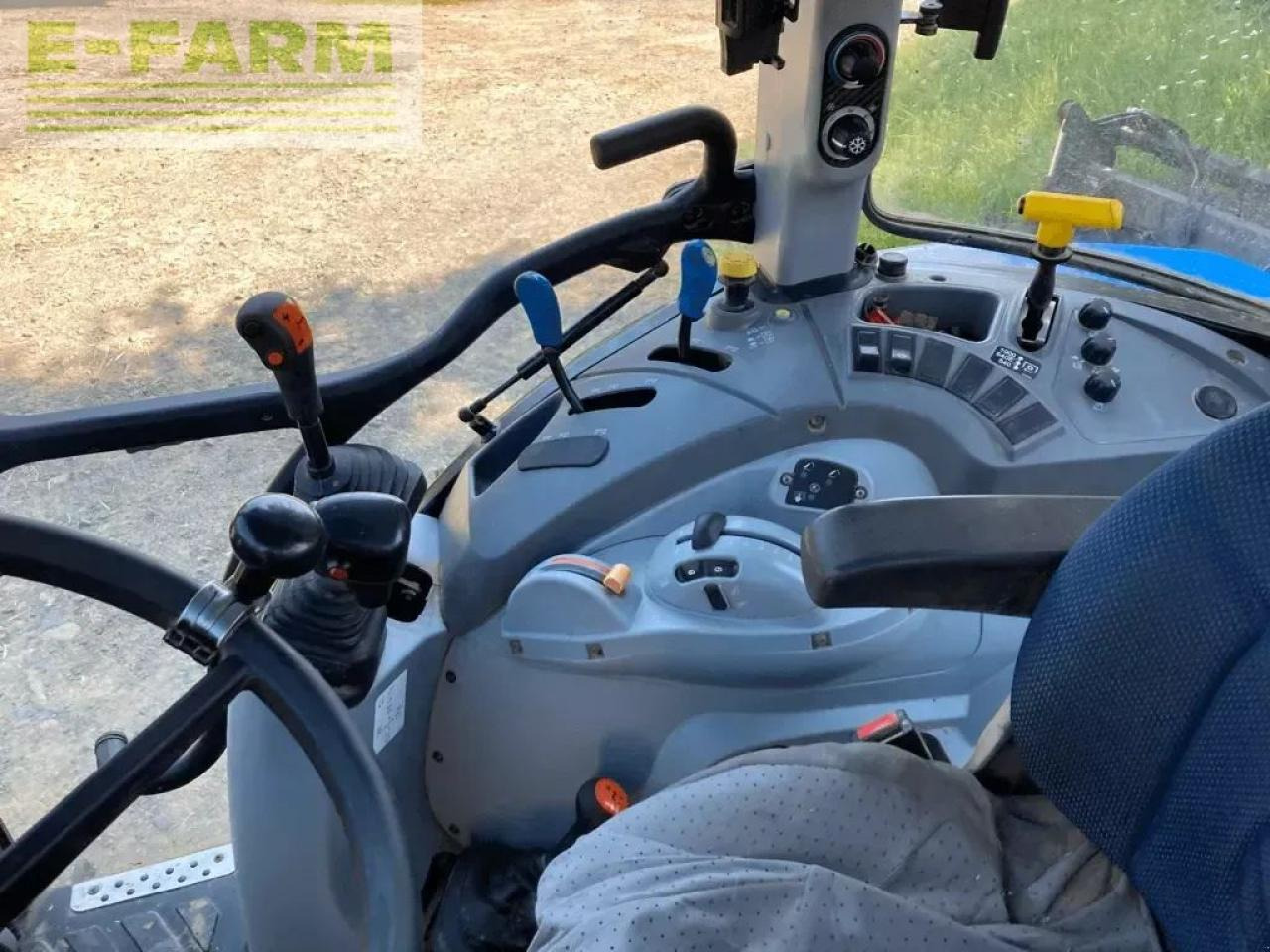 New Holland t5.115 dual command - Traktor: bilde 4 New Holland t5.115 dual command - Traktor: bilde 4