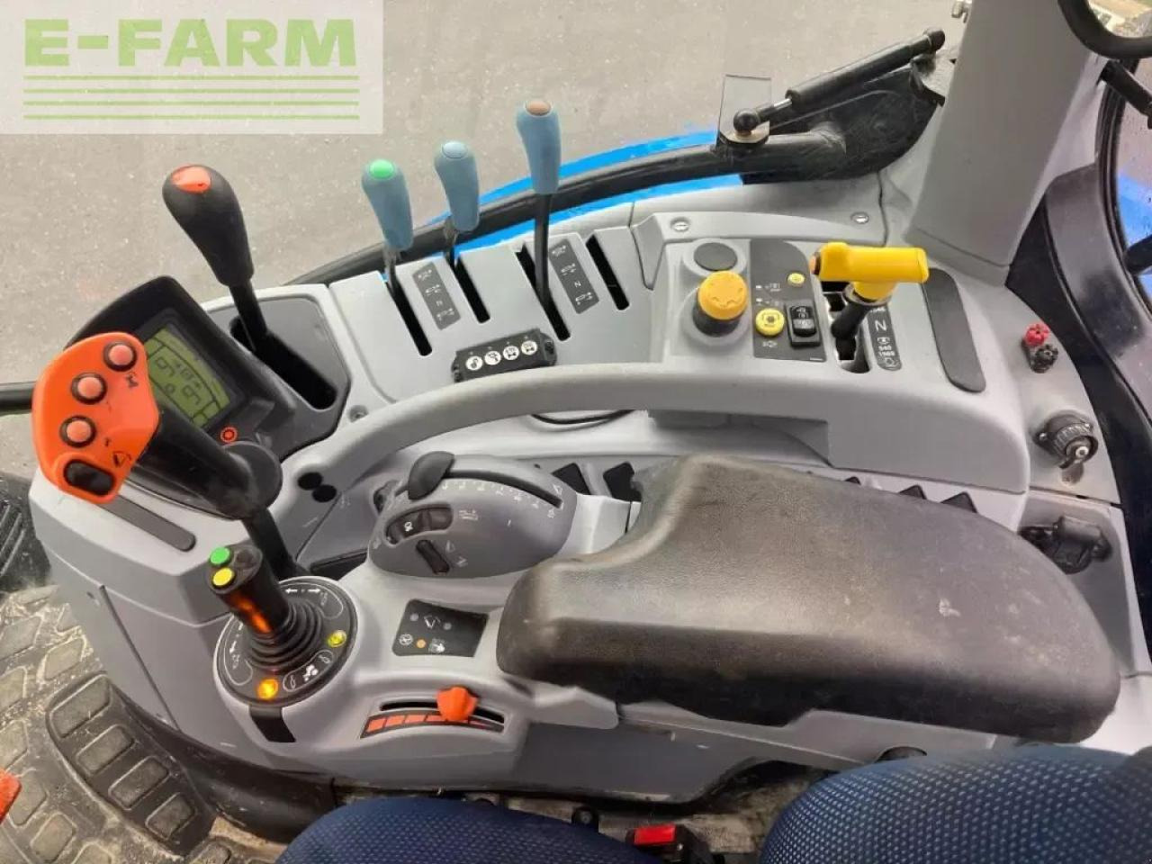 New Holland t6.155 - Traktor: bilde 3 New Holland t6.155 - Traktor: bilde 3