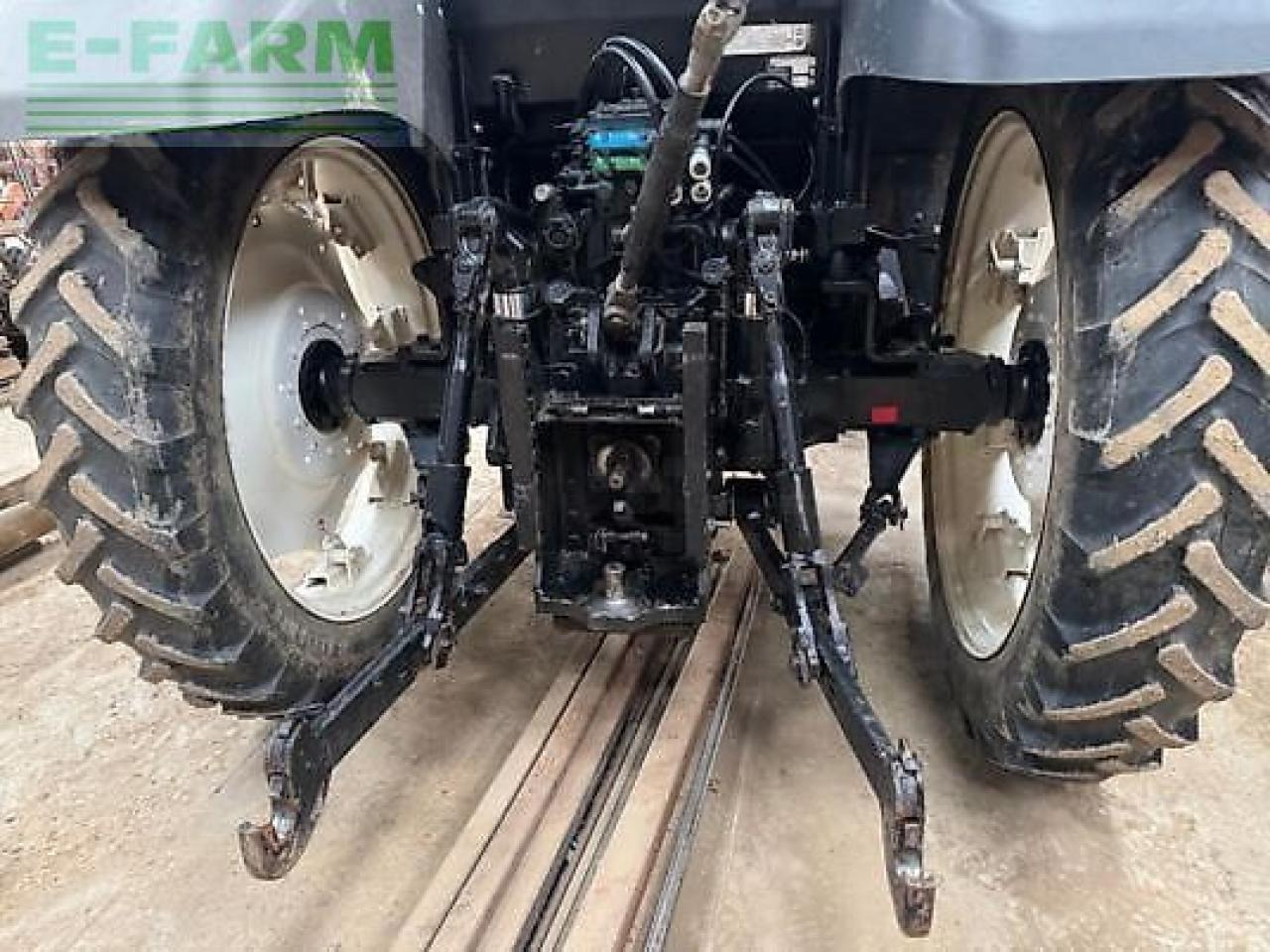 New Holland t6030 - Traktor: bilde 5 New Holland t6030 - Traktor: bilde 5