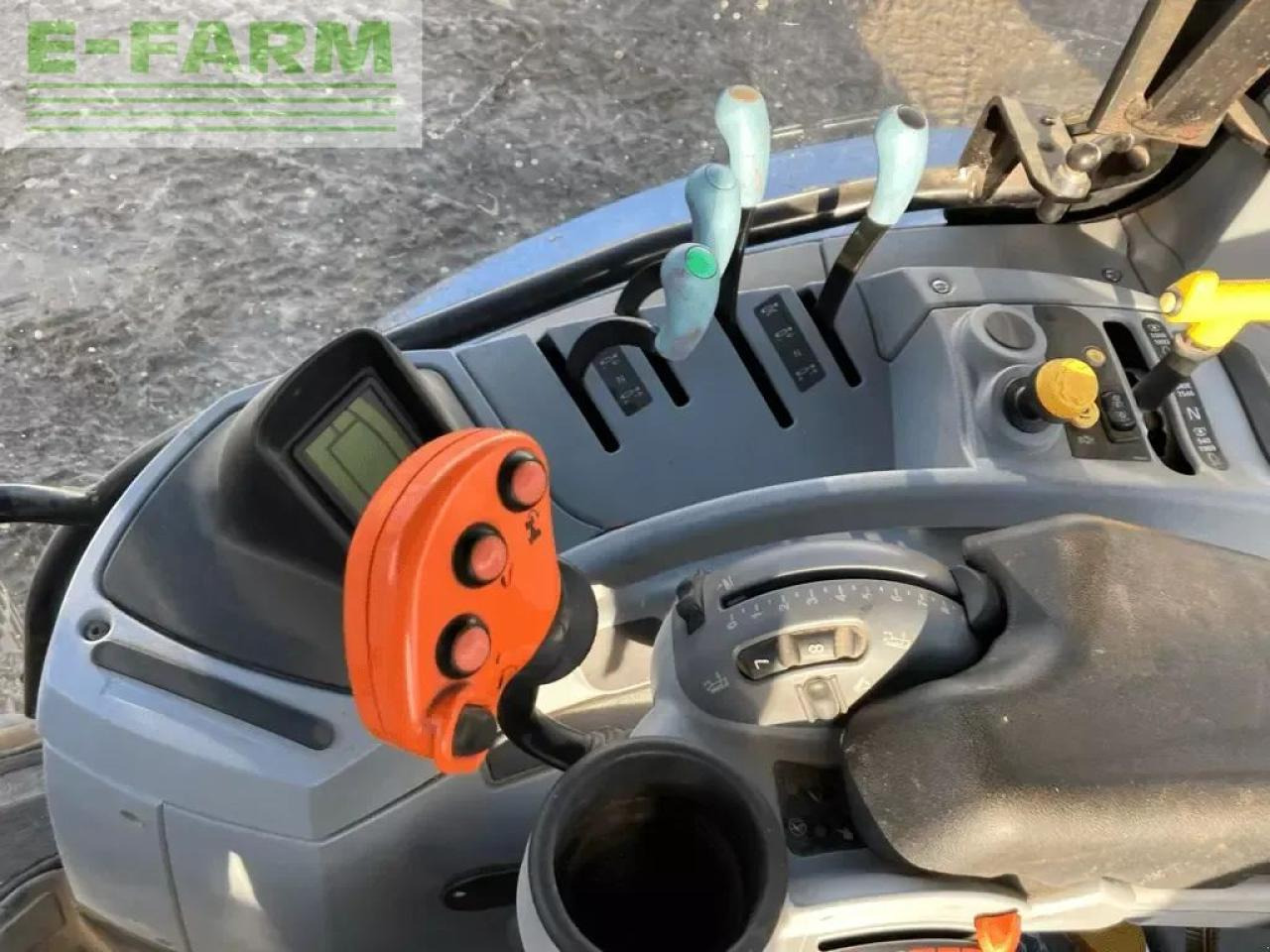 New Holland t7.210 rc s5 - Traktor: bilde 4 New Holland t7.210 rc s5 - Traktor: bilde 4